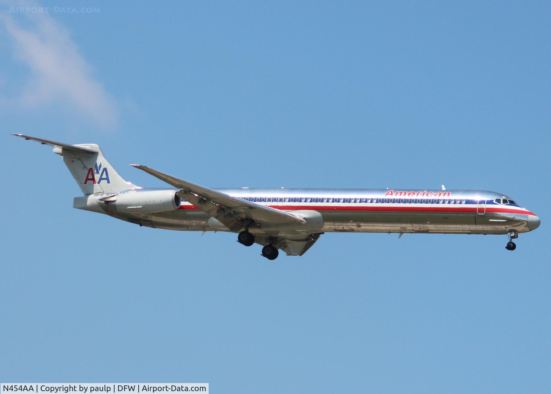 N454AA, 1987 McDonnell Douglas MD-82 (DC-9-82) C/N 49559, At DFW.