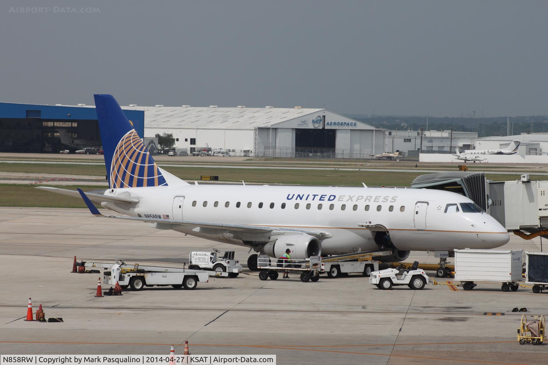 N858RW, 2005 Embraer 170SE (ERJ-170-100SE) C/N 17000080, ERJ 170-100 SE