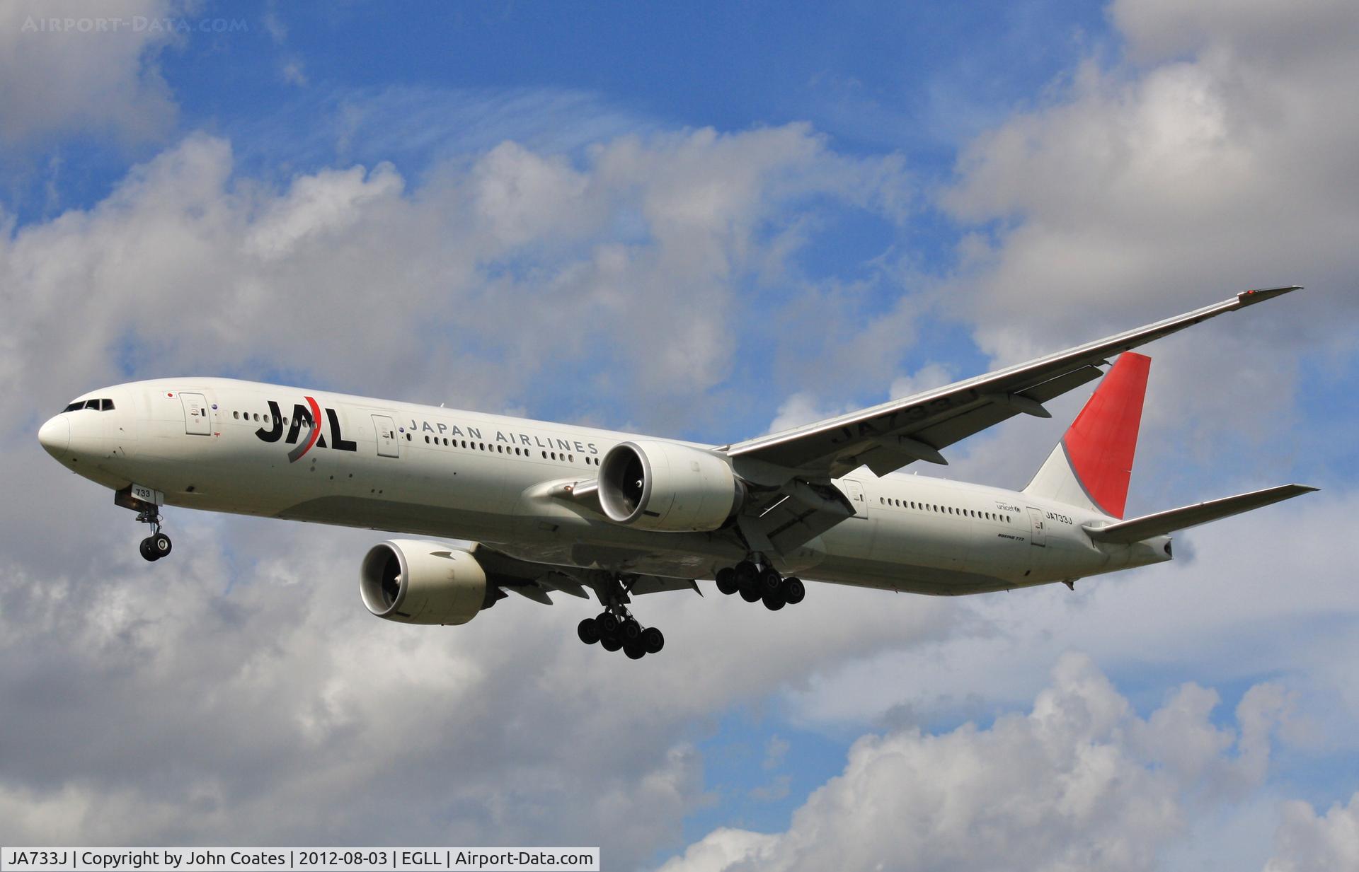 JA733J, 2005 Boeing 777-346/ER C/N 32432, Finals 27L