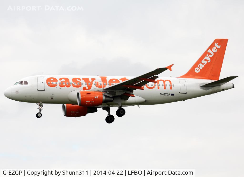 G-EZGP, 2011 Airbus A319-111 C/N 4787, Landing rwy 32L