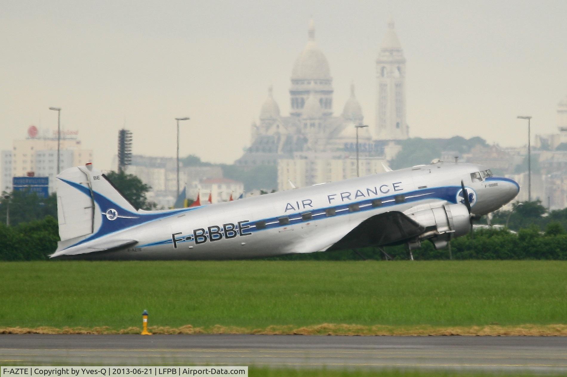 F-AZTE, 1943 Douglas C-47A-1-DL  Skytrain C/N 9172, Douglas C-47A Skytrain, Taxiing to holding point rwy 03, Paris-Le Bourget Air Show 2013