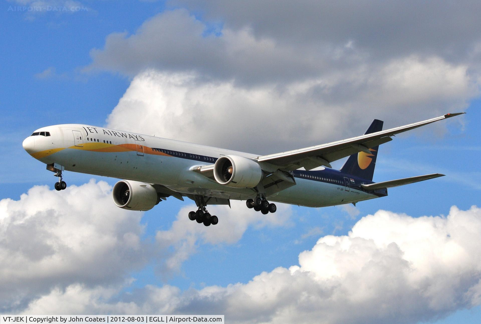 VT-JEK, 2008 Boeing 777-35R C/N 35165/696, Finals 27L