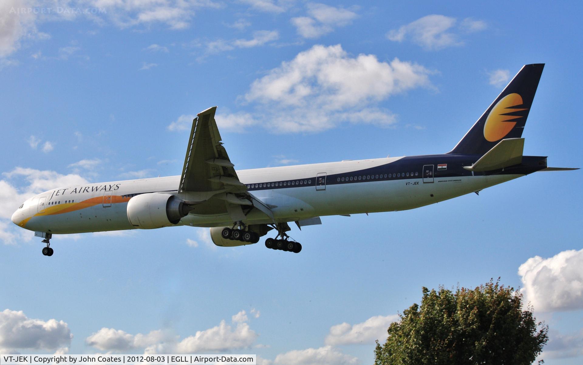 VT-JEK, 2008 Boeing 777-35R C/N 35165/696, Arrives 27L