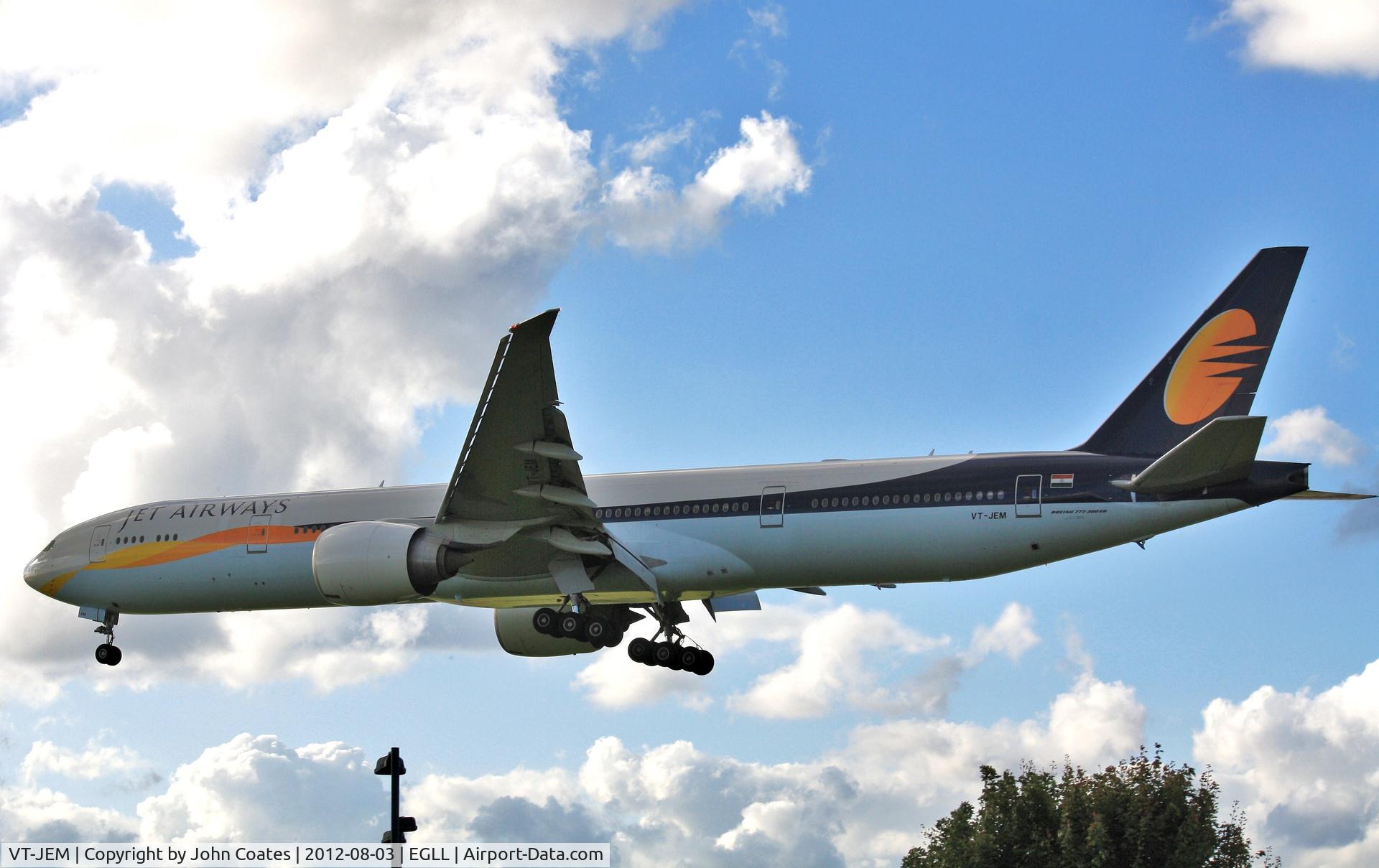VT-JEM, 2007 Boeing 777-35R/ER C/N 35162, Finals 27L