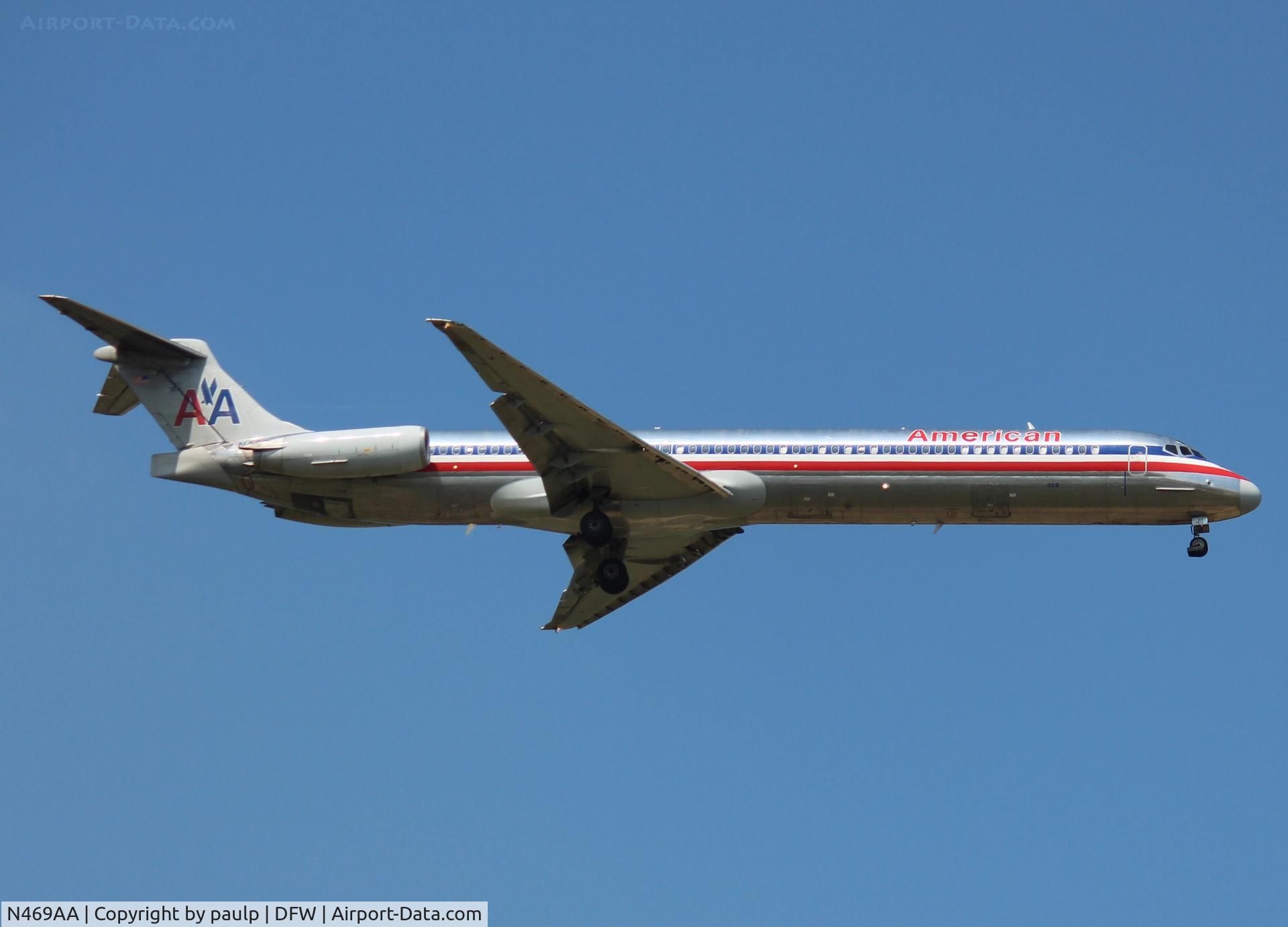 N469AA, 1988 McDonnell Douglas MD-82 (DC-9-82) C/N 49599, At DFW.