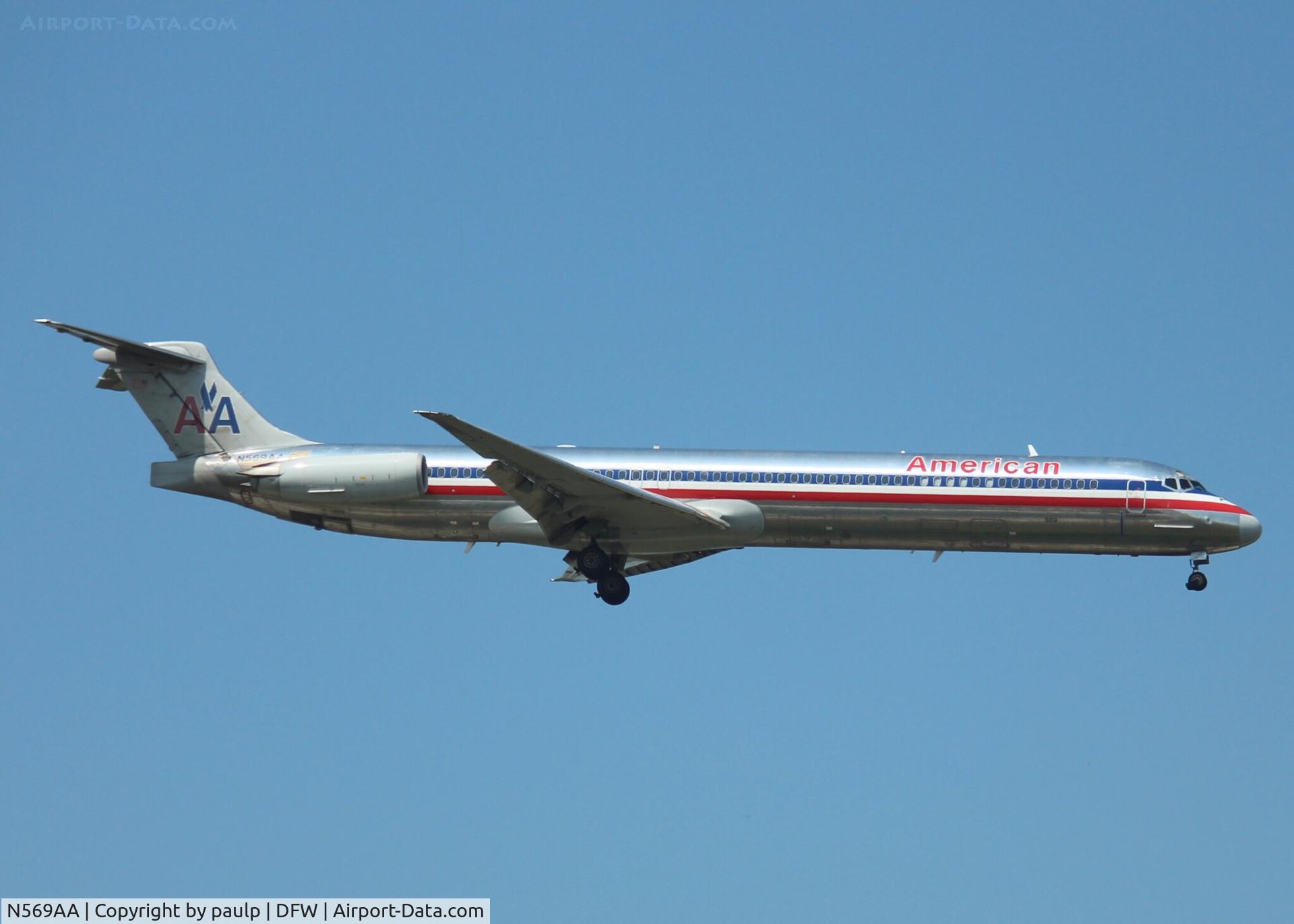 N569AA, 1987 McDonnell Douglas MD-83 (DC-9-83) C/N 49351, At DFW.