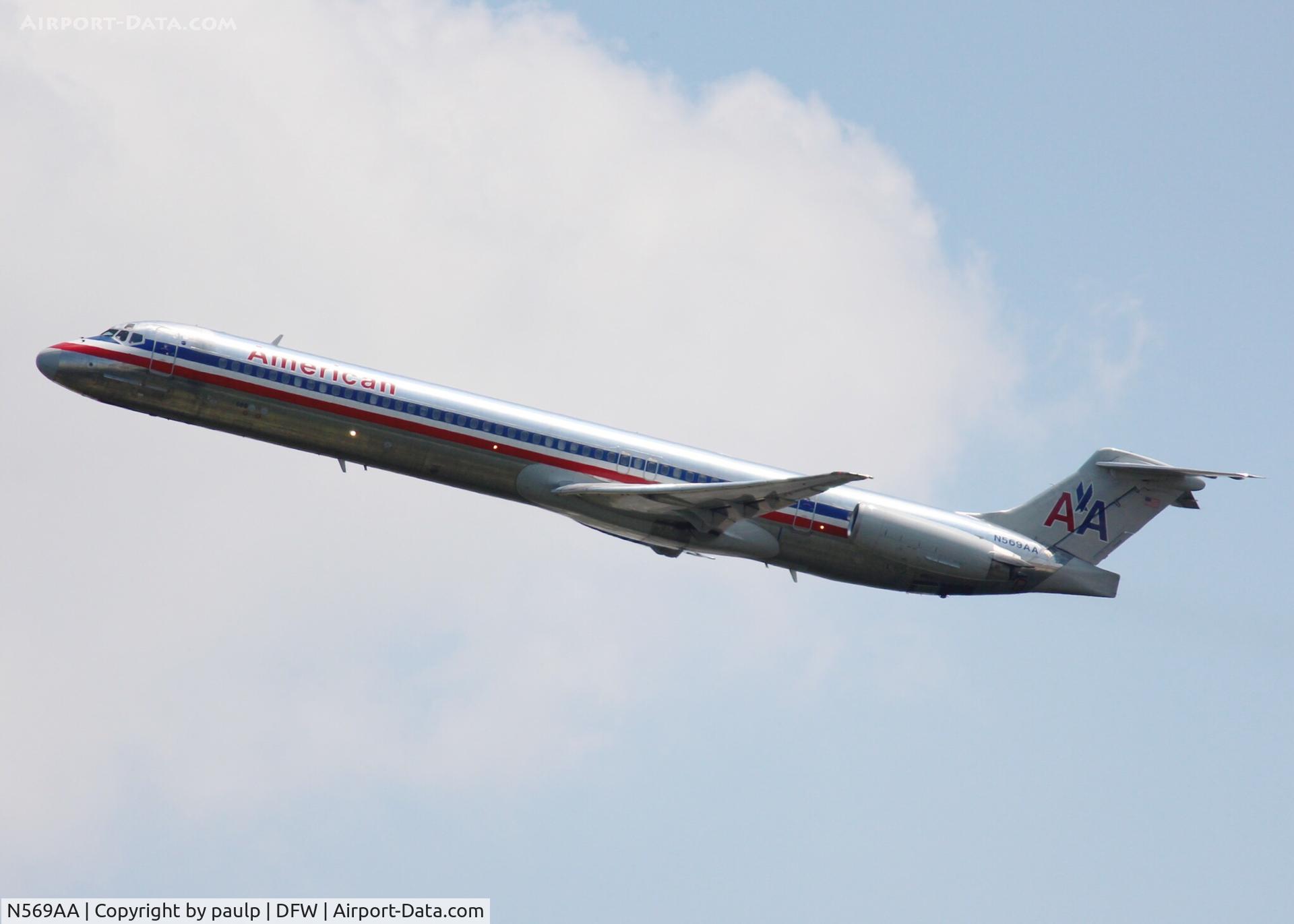 N569AA, 1987 McDonnell Douglas MD-83 (DC-9-83) C/N 49351, At DFW.