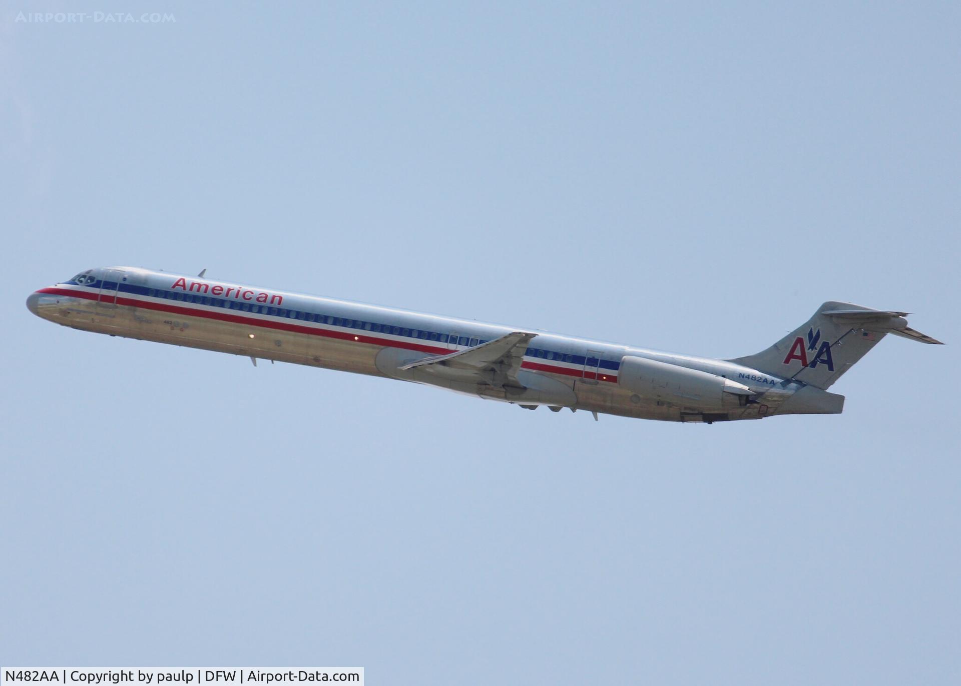 N482AA, 1988 McDonnell Douglas MD-82 (DC-9-82) C/N 49675, At DFW.