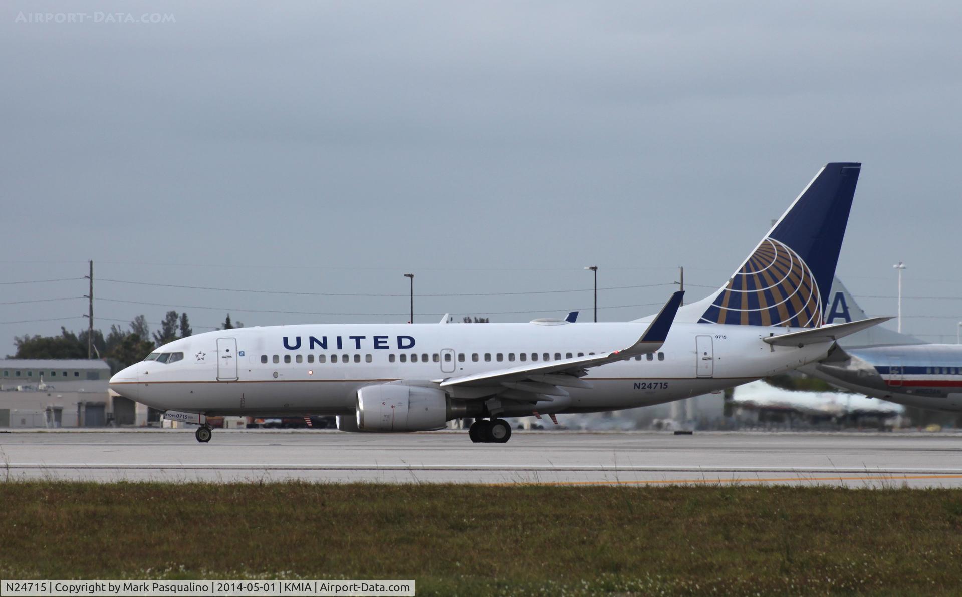 N24715, 1998 Boeing 737-724 C/N 28786, Boeing 737-700