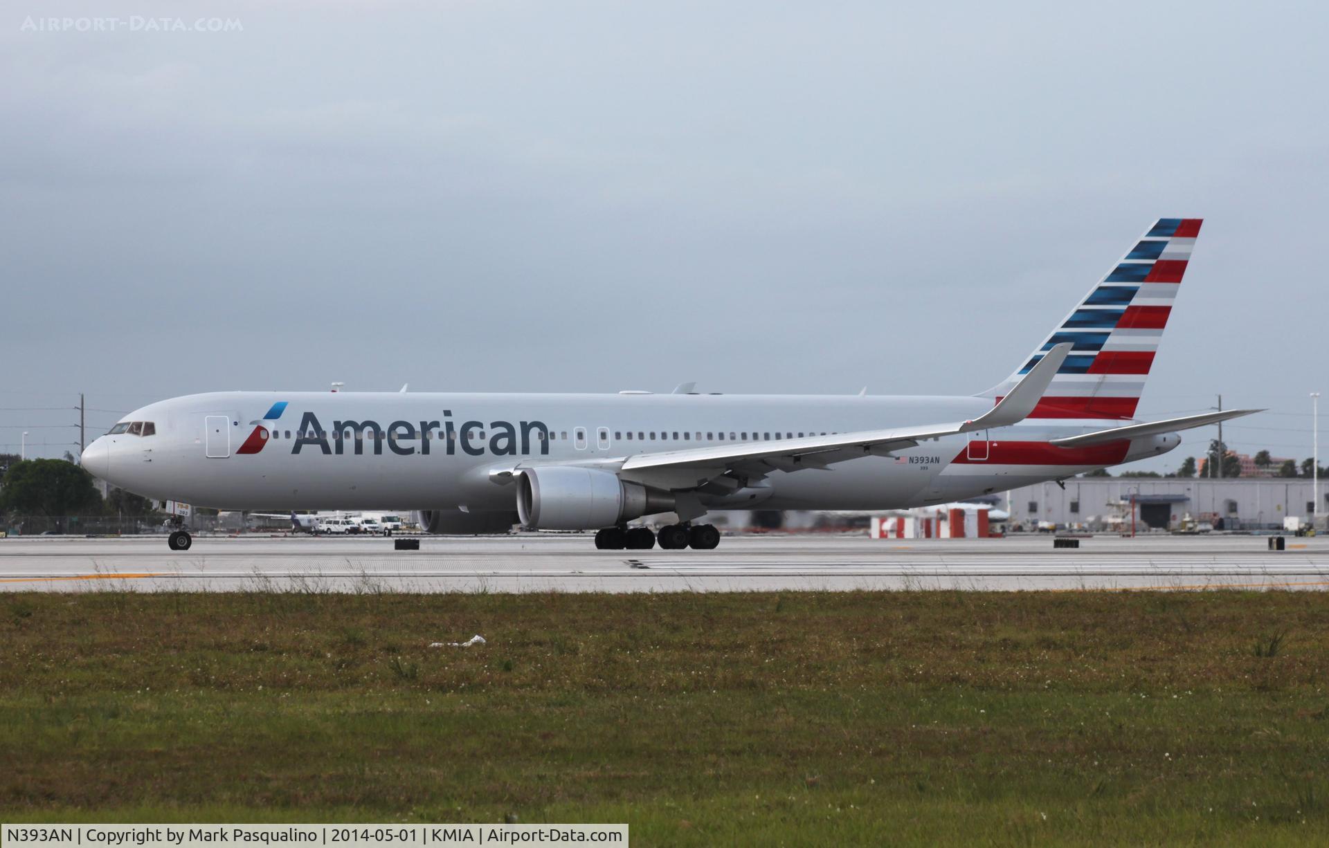 N393AN, 1998 Boeing 767-323 C/N 29430, Boeing 767-300
