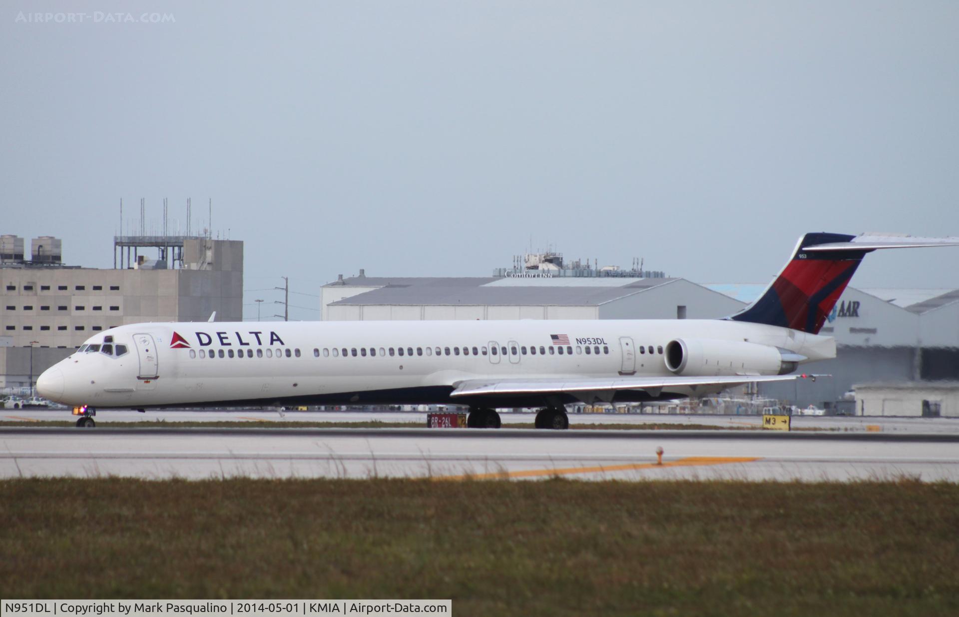 N951DL, 1990 McDonnell Douglas MD-88 C/N 49882, MD-88