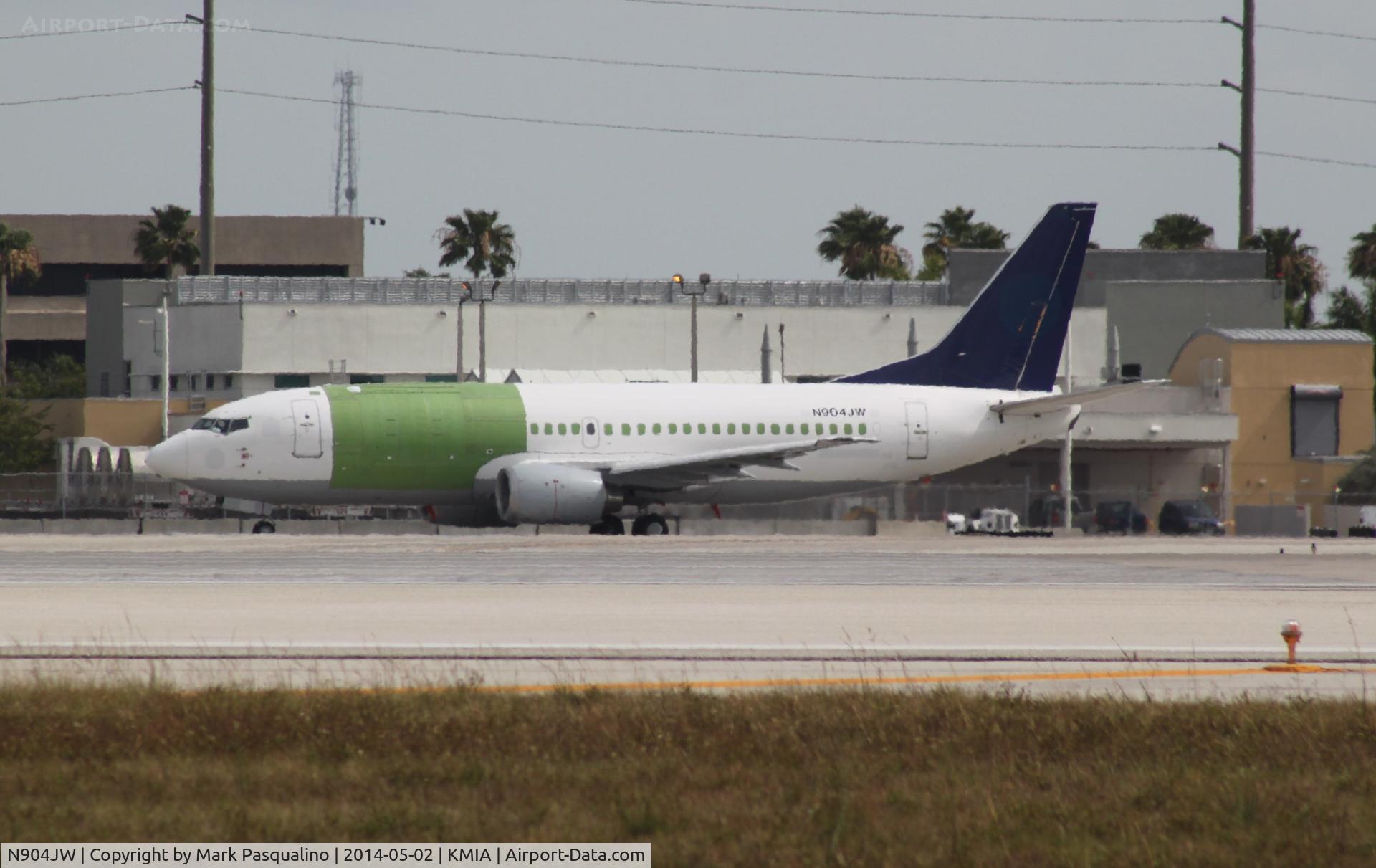 N904JW, 1995 Boeing 737-330 C/N 27904, Boeing 737-300