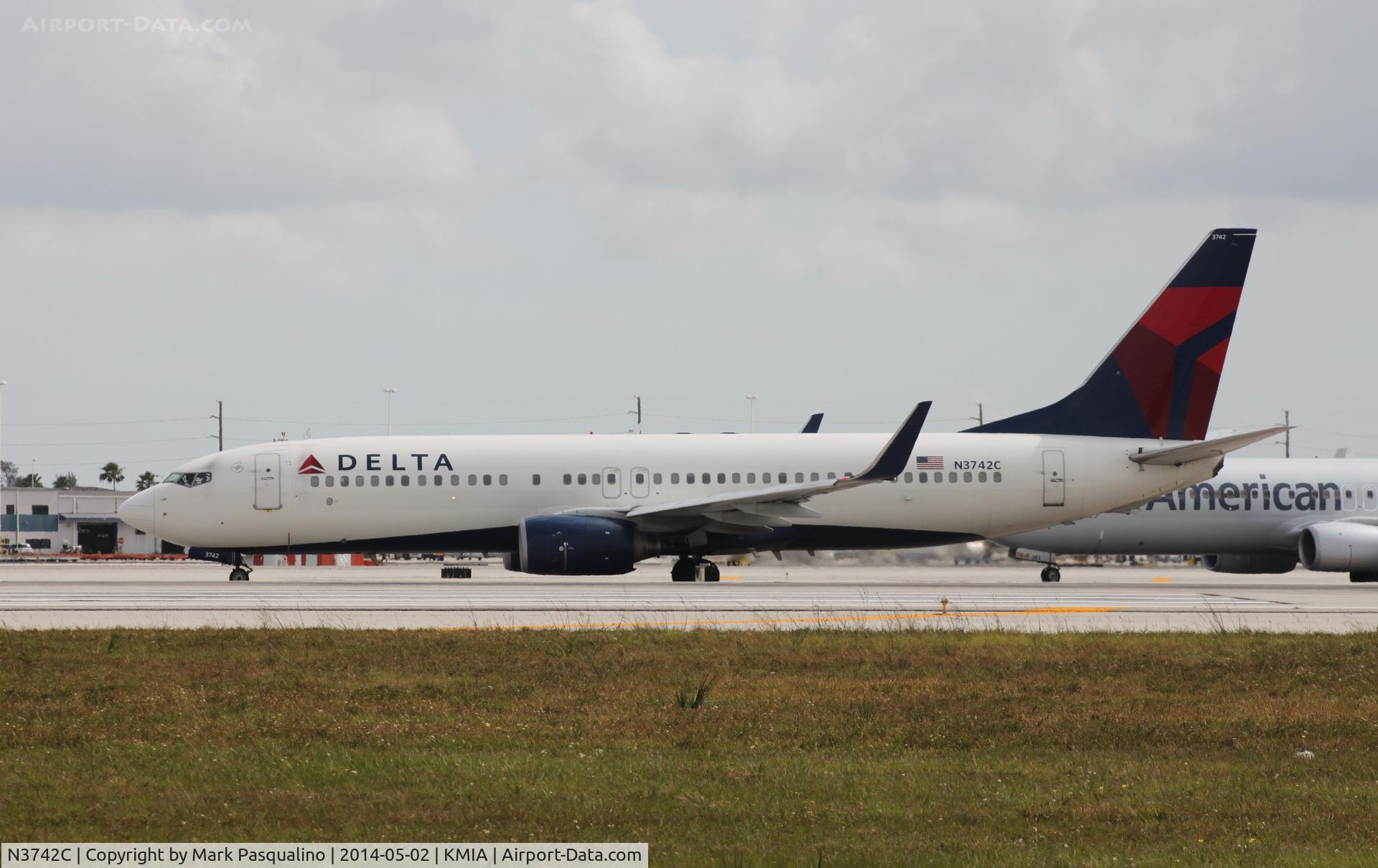 N3742C, 2001 Boeing 737-832 C/N 30835, Boeing 737-800
