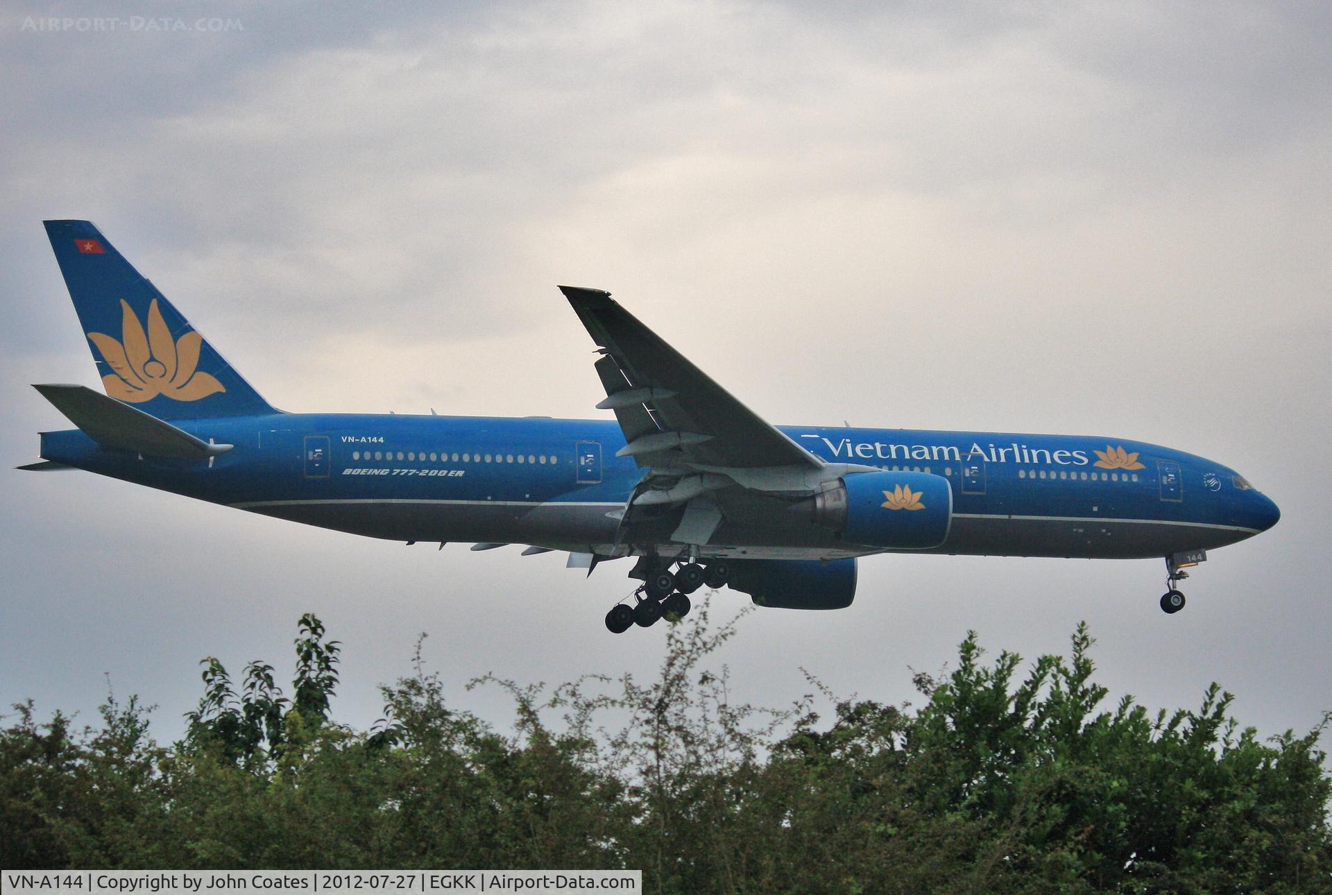 VN-A144, Boeing 777-2K6/ER C/N 33503, Dawn arrival