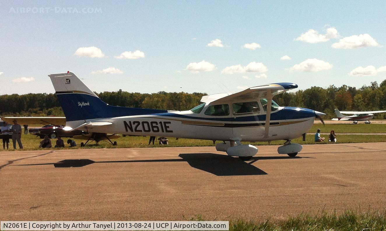 N2061E, 1978 Cessna 172N C/N 17271139, Taxiing to takeoff after UCP Wheels and Wings Airshow
