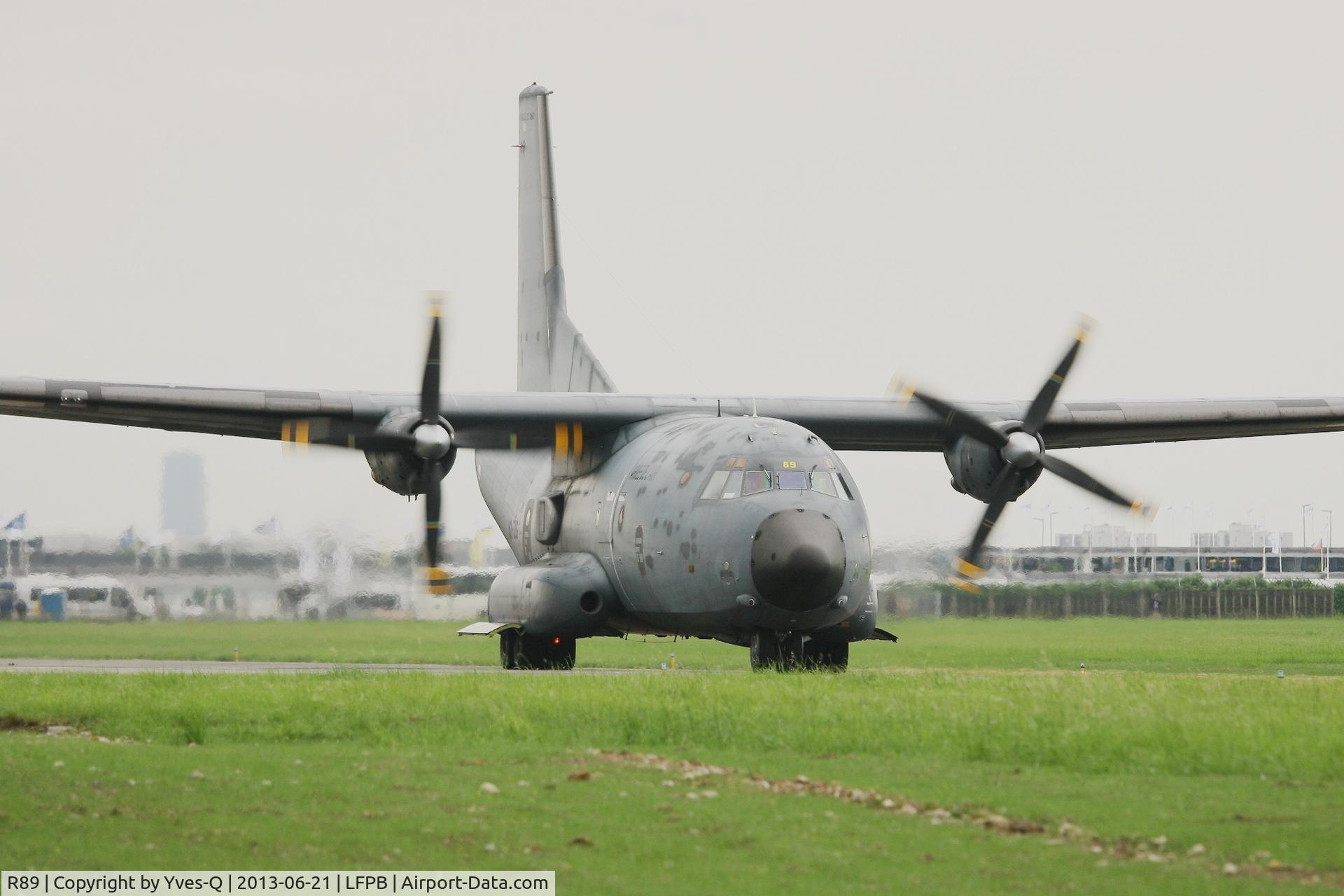 R89, Transall C-160R C/N 89, Transall C-160R, Taxiing before solo display, Paris-Le Bourget Air Show 2013