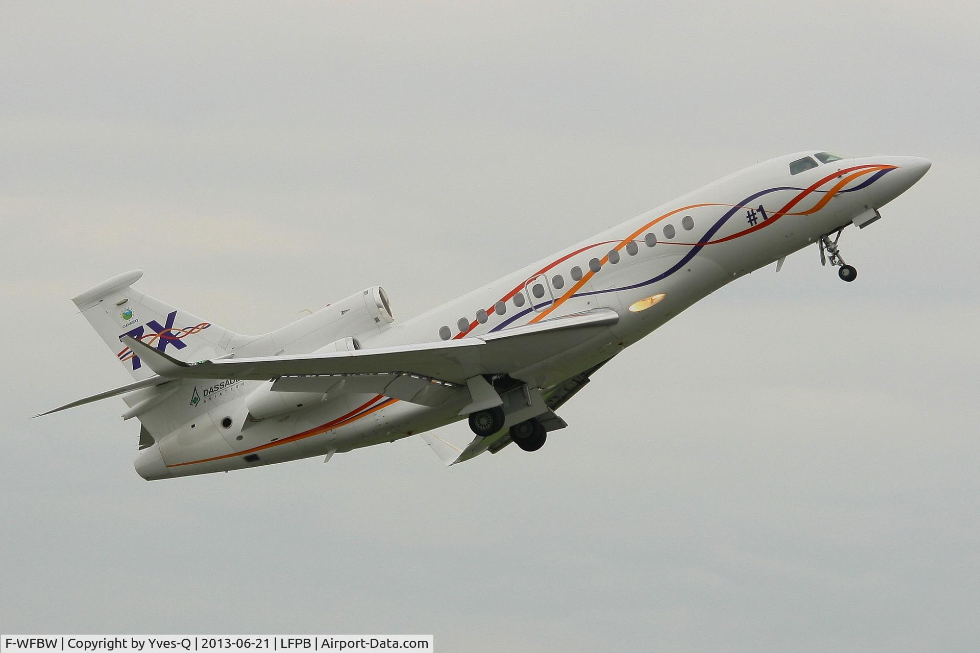 F-WFBW, 2005 Dassault Falcon 7X C/N 001, Dassault Falcon 7X, Take off rwy 03, Paris-Le Bourget Air Show 2013