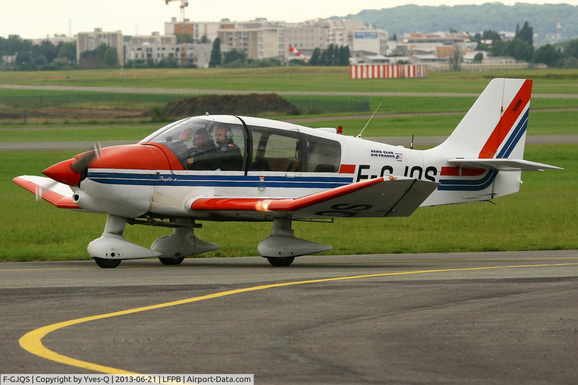 F-GJQS, Robin DR-400-140B Major C/N 1977, Robin DR 400-140 B, Taxiing after display, Paris-Le Bourget Air Show 2013