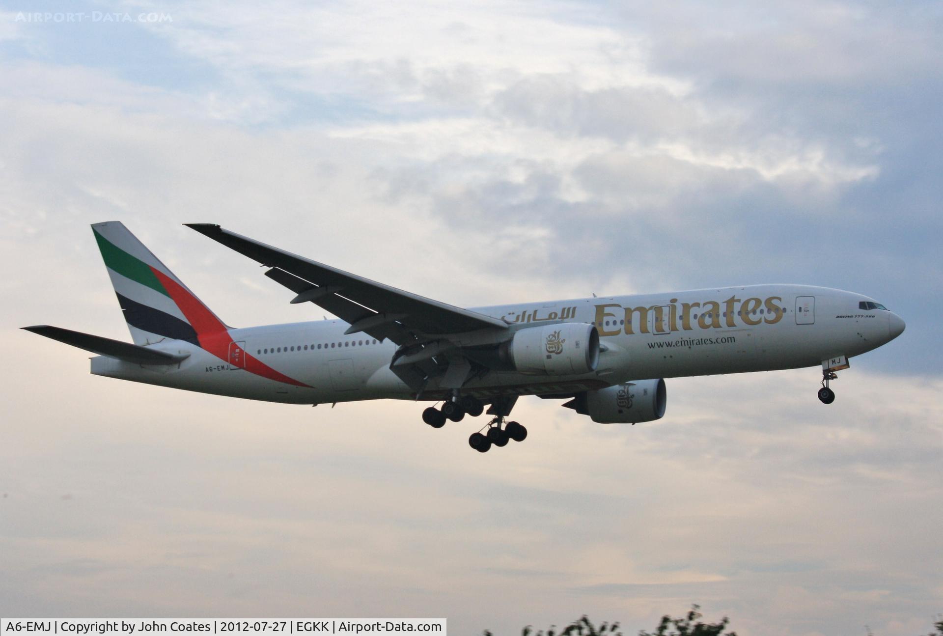 A6-EMJ, 1997 Boeing 777-21H/ER C/N 27253, Early a.m. arrival