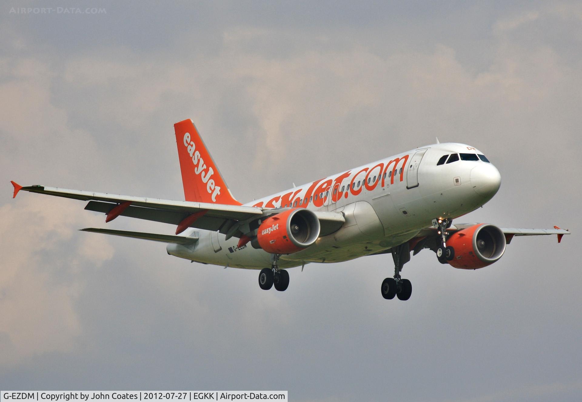 G-EZDM, 2008 Airbus A319-111 C/N 3571, Approach 08