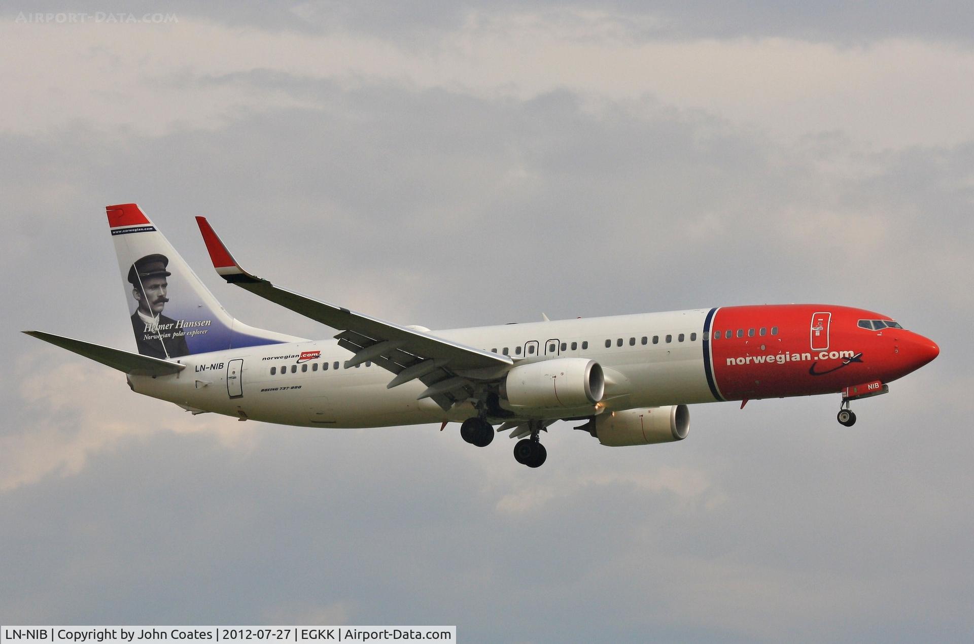 LN-NIB, 2011 Boeing 737-86J C/N 36879, Finals 08