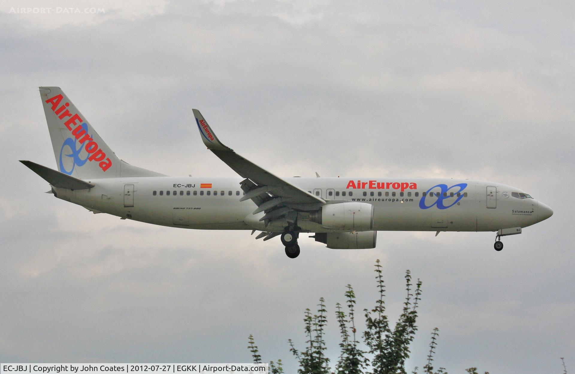 EC-JBJ, 2004 Boeing 737-8BK C/N 33972, Arriving 08