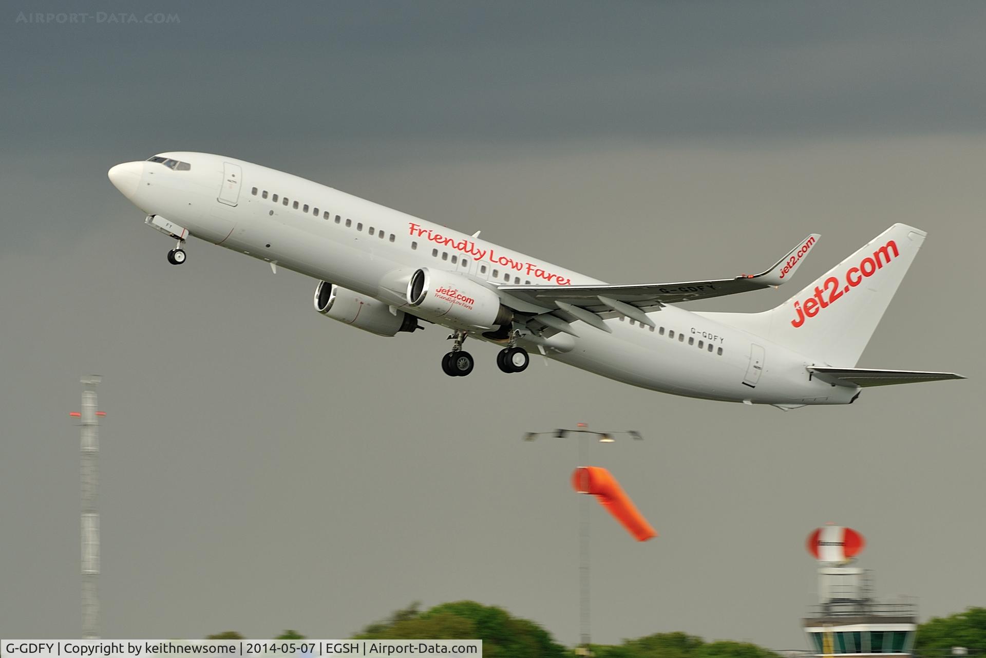 G-GDFY, 2001 Boeing 737-86Q C/N 30278, Leaving in a rainstorm !