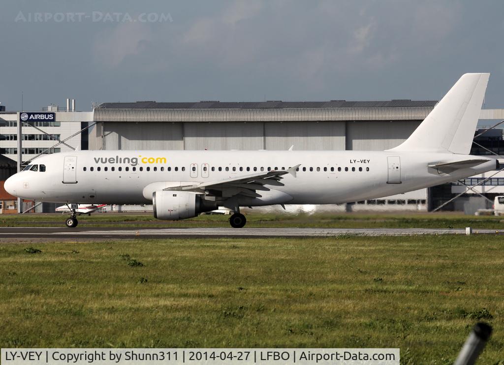 LY-VEY, 1993 Airbus A320-212 C/N 419, Lining up rwy 32R for departure...