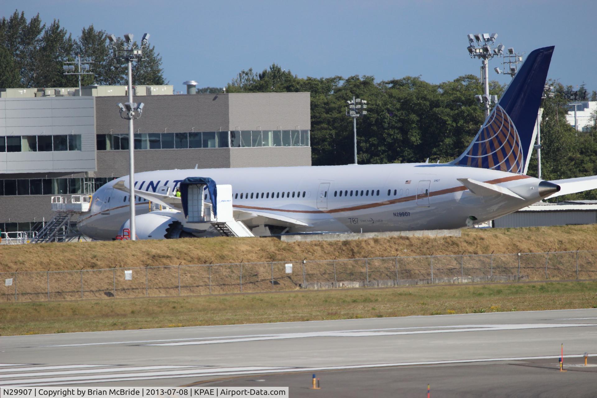 N29907, 2013 Boeing 787-8 Dreamliner C/N 34830, United Airlines. 787-8 Dreamliner. N29907 cn 34830. Everett - Snohomish County Paine Field (PAE KPAE). Image © Brian McBride. 08 July 2013