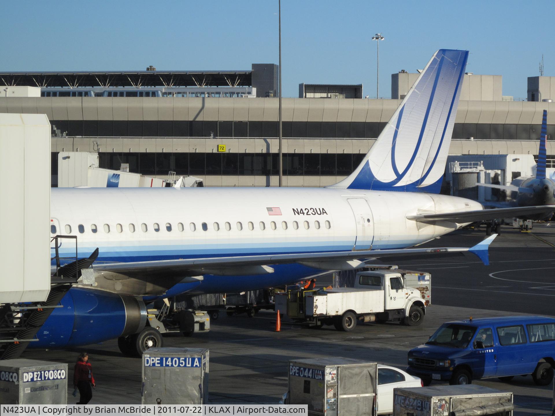 N423UA, 1995 Airbus A320-232 C/N 504, United Airlines. A320-232. N423UA cn 504.  Los Angeles - International (LAX KLAX). Image © Brian McBride. 22 July 2011