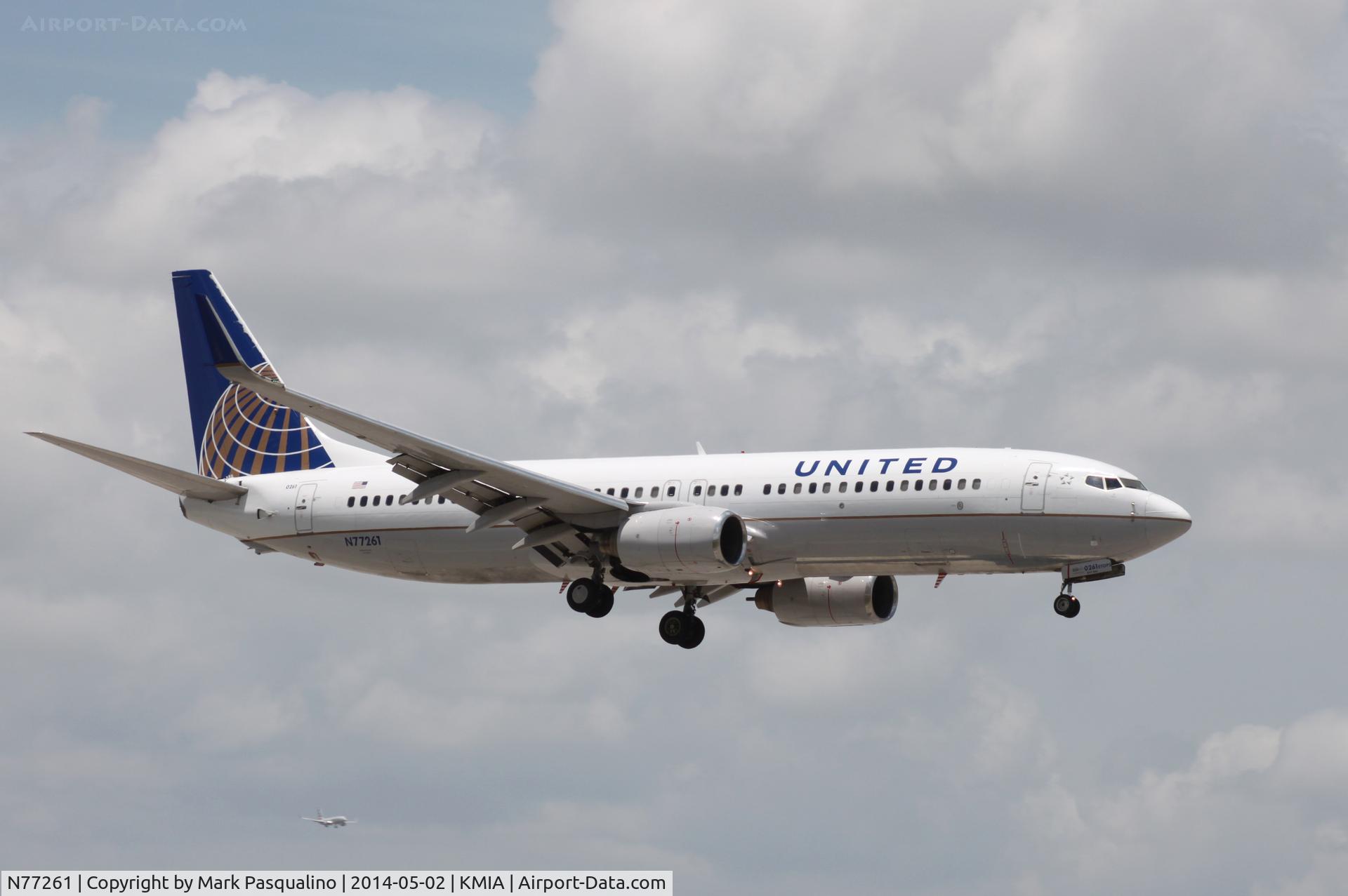 N77261, 2001 Boeing 737-824 C/N 31582, Boeing 737-800