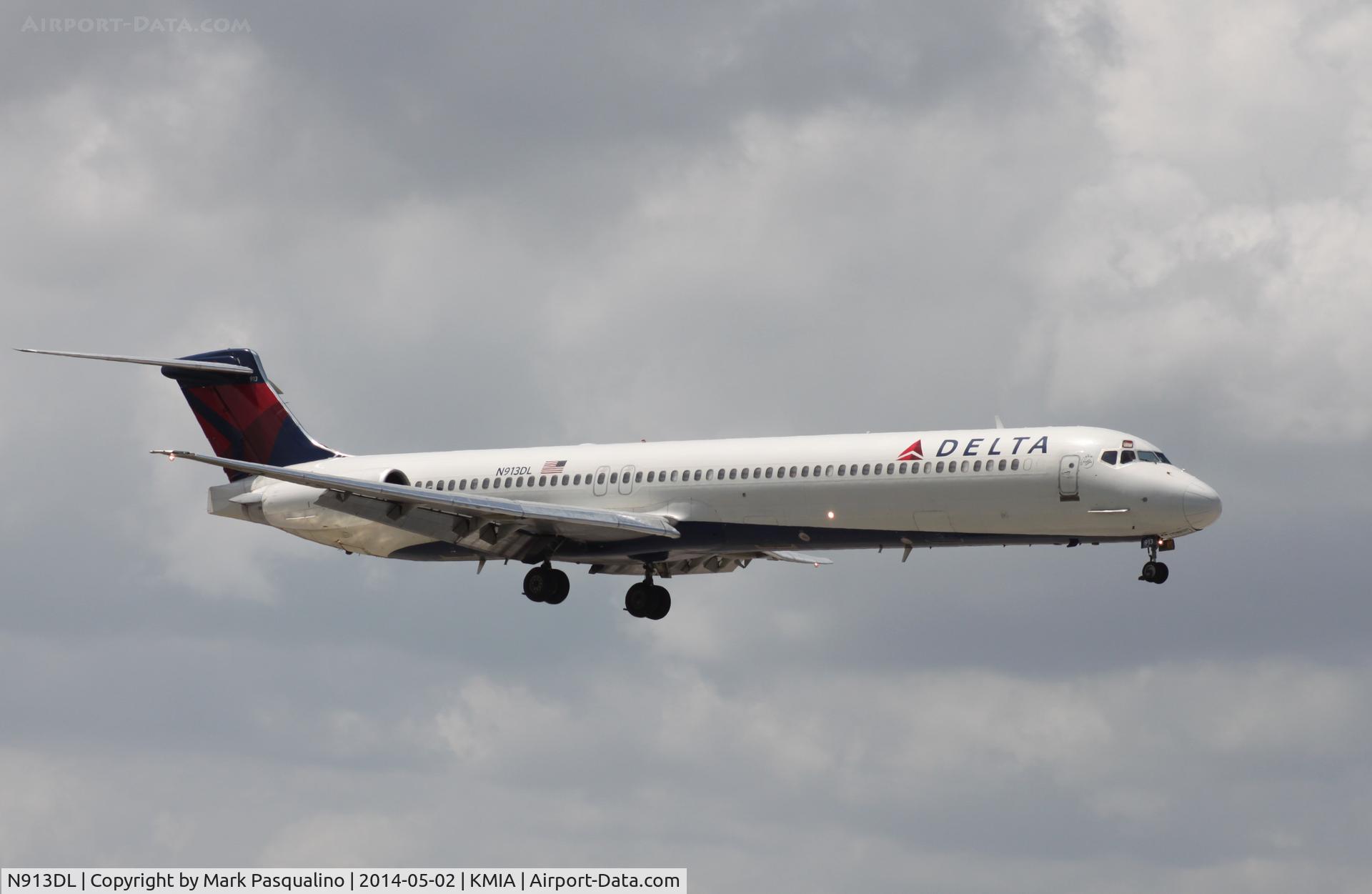 N913DL, 1988 McDonnell Douglas MD-88 C/N 49544, MD-88