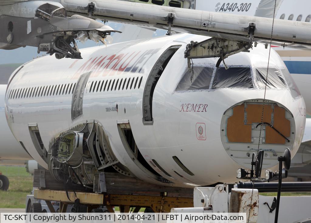 TC-SKT, 2000 Airbus A320-232 C/N 1194, Scrapping process very engaged...