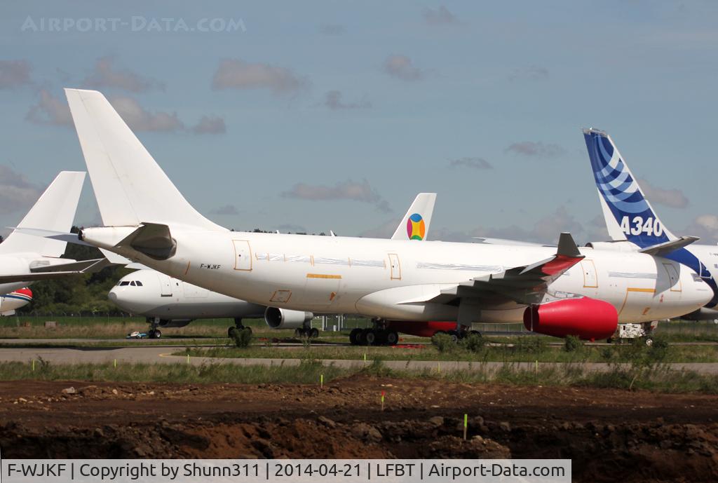 F-WJKF, 2001 Airbus A330-243 C/N 437, Ex. Emirates stored in all white c/s. Ex. A6-EAI