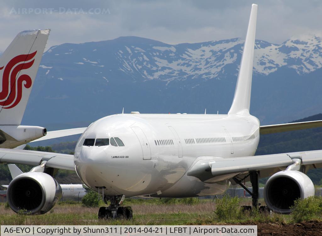 A6-EYO, 2007 Airbus A330-243 C/N 852, Stored in all white c/s without titles...