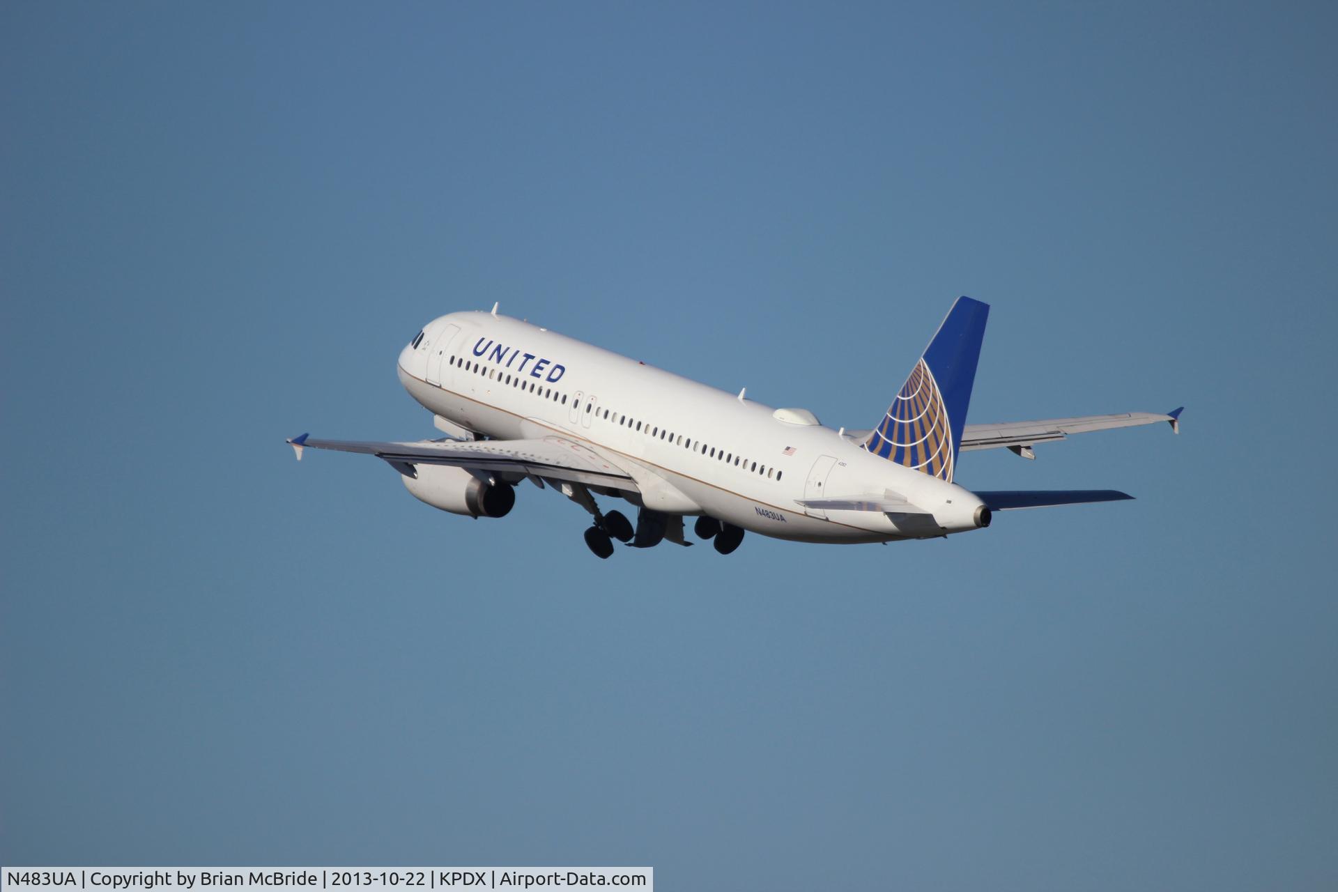 N483UA, 2001 Airbus A320-232 C/N 1586, United Airlines. A320-232. N483UA cn 1586. Portland - International (PDX KPDX). Image © Brian McBride. 22 October 2013