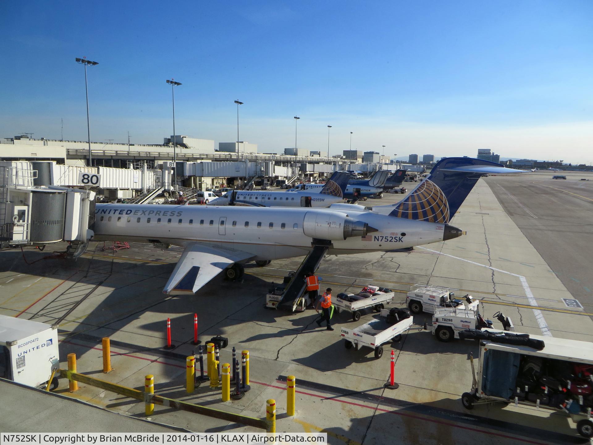 N752SK, 2005 Bombardier CRJ-701ER (CL-600-2C10) Regional Jet C/N 10209, United Express (SkyWest Airlines). Canadair CL-600-2C10 Regional Jet CRJ-700. N752SK cn 10209. Los Angeles - International (LAX KLAX). Image © Brian McBride. 16 January 2014