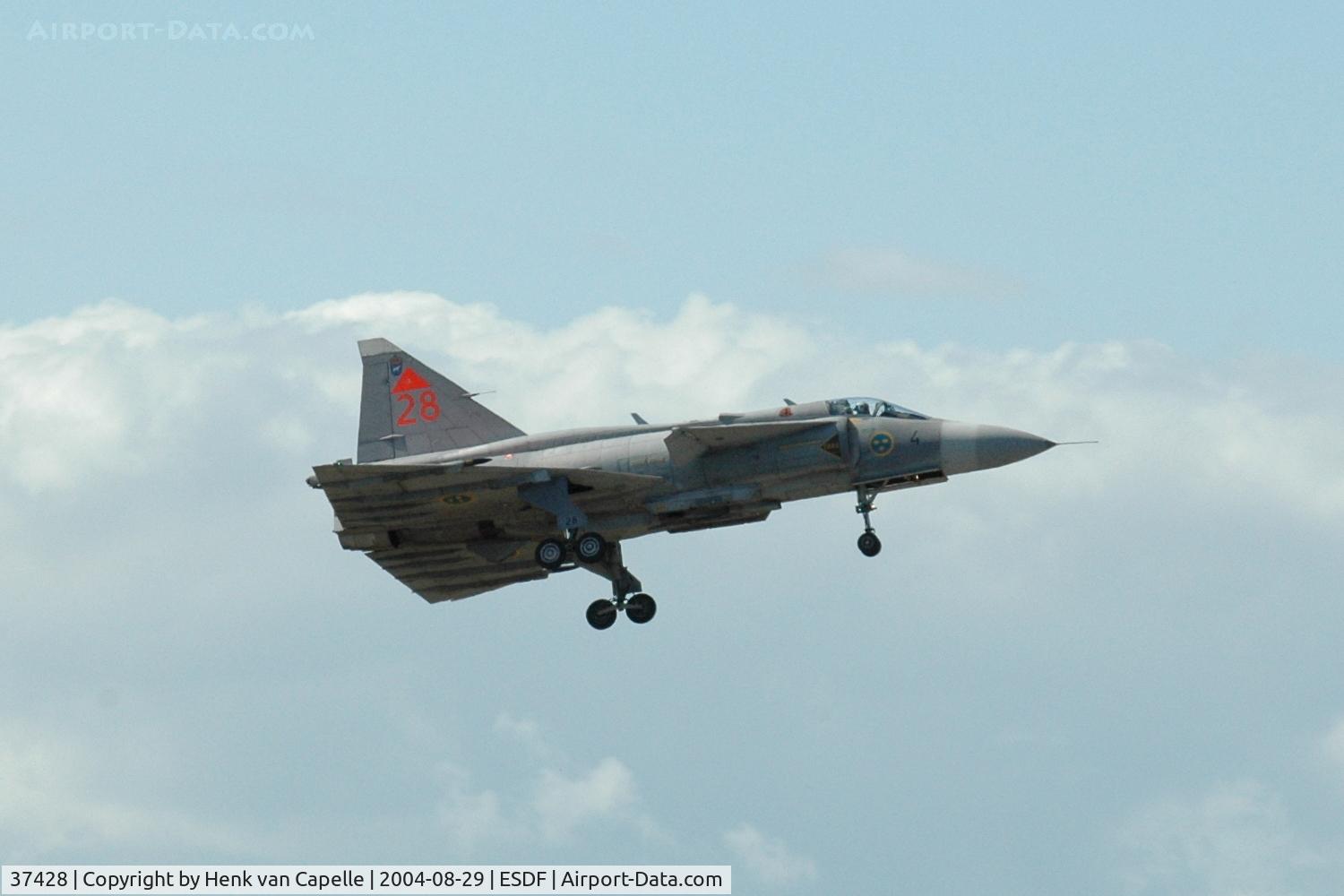 37428, Saab JA 37DI Viggen C/N 37428, Saab JA37DI Viggen of the Swedish Air Force during an air display by Major Anders Jönsson at Ronneby Air Base, 2004.