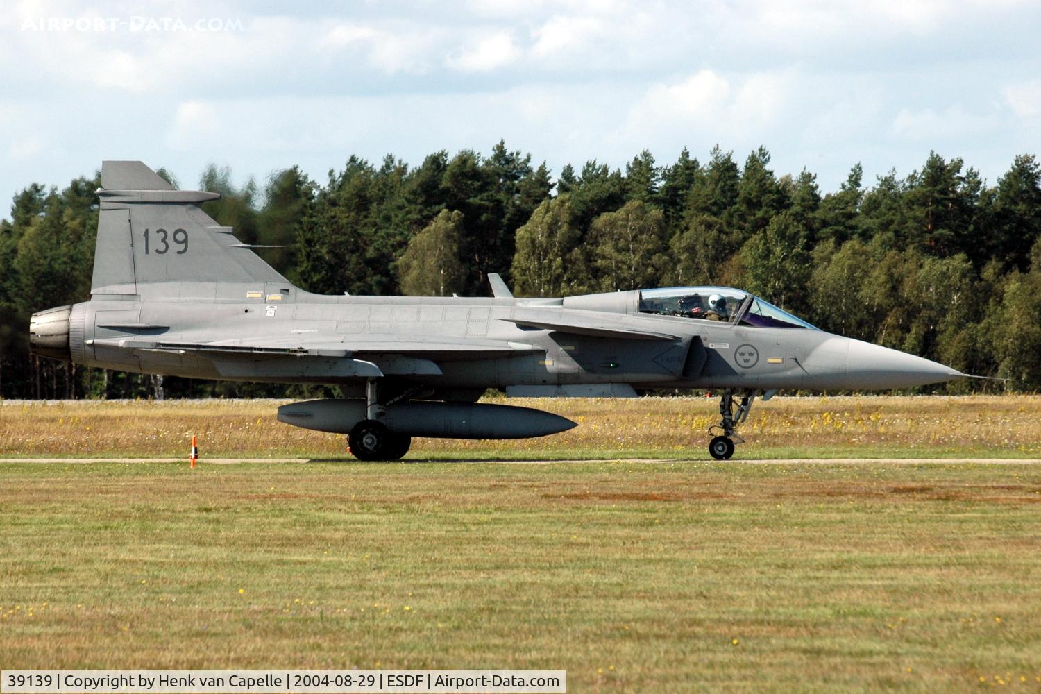 39139, Saab JAS-39A Gripen C/N 39-139, Saab JAS39A Gripen fighter of the Swedish Air Force taxying at Ronneby Air Base, 2004.