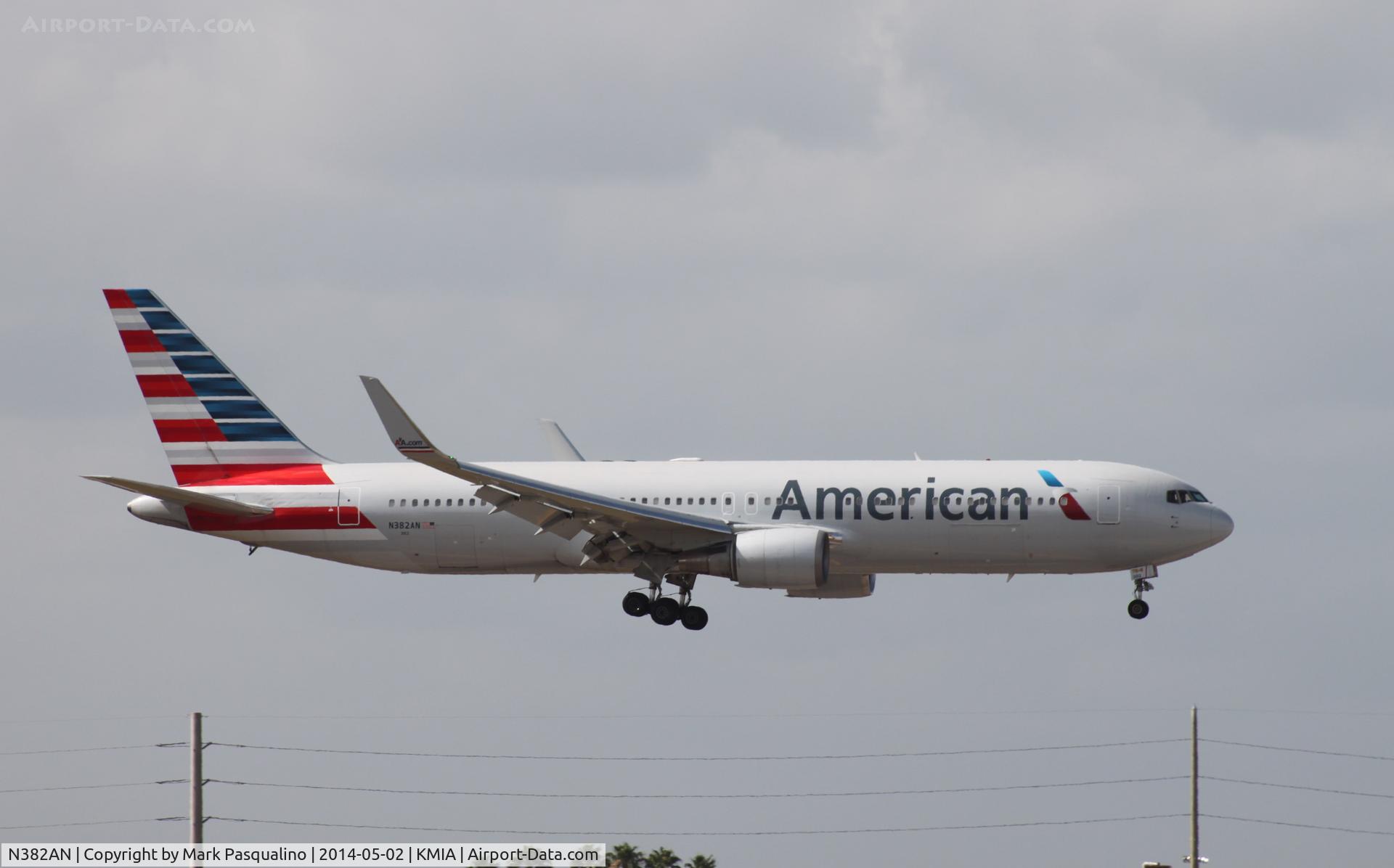 N382AN, 1993 Boeing 767-323/ER C/N 25451, Boeing 767-300