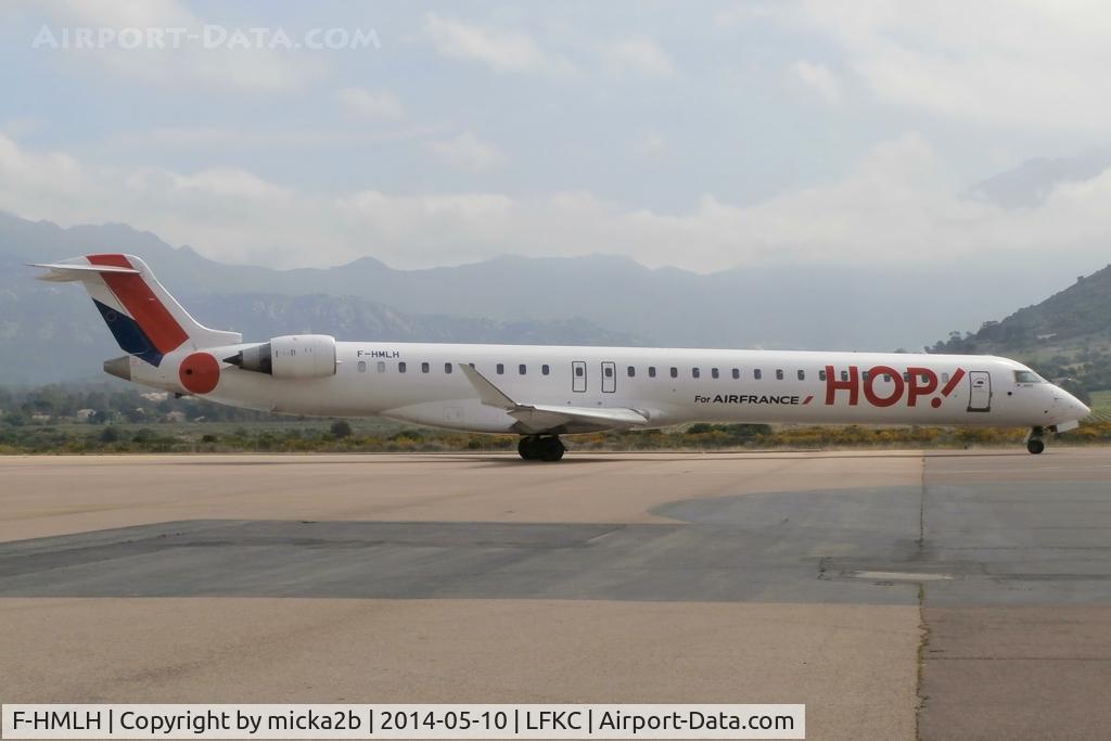 F-HMLH, 2011 Bombardier CRJ-1000EL NG (CL-600-2E25) C/N 19013, Taxiing