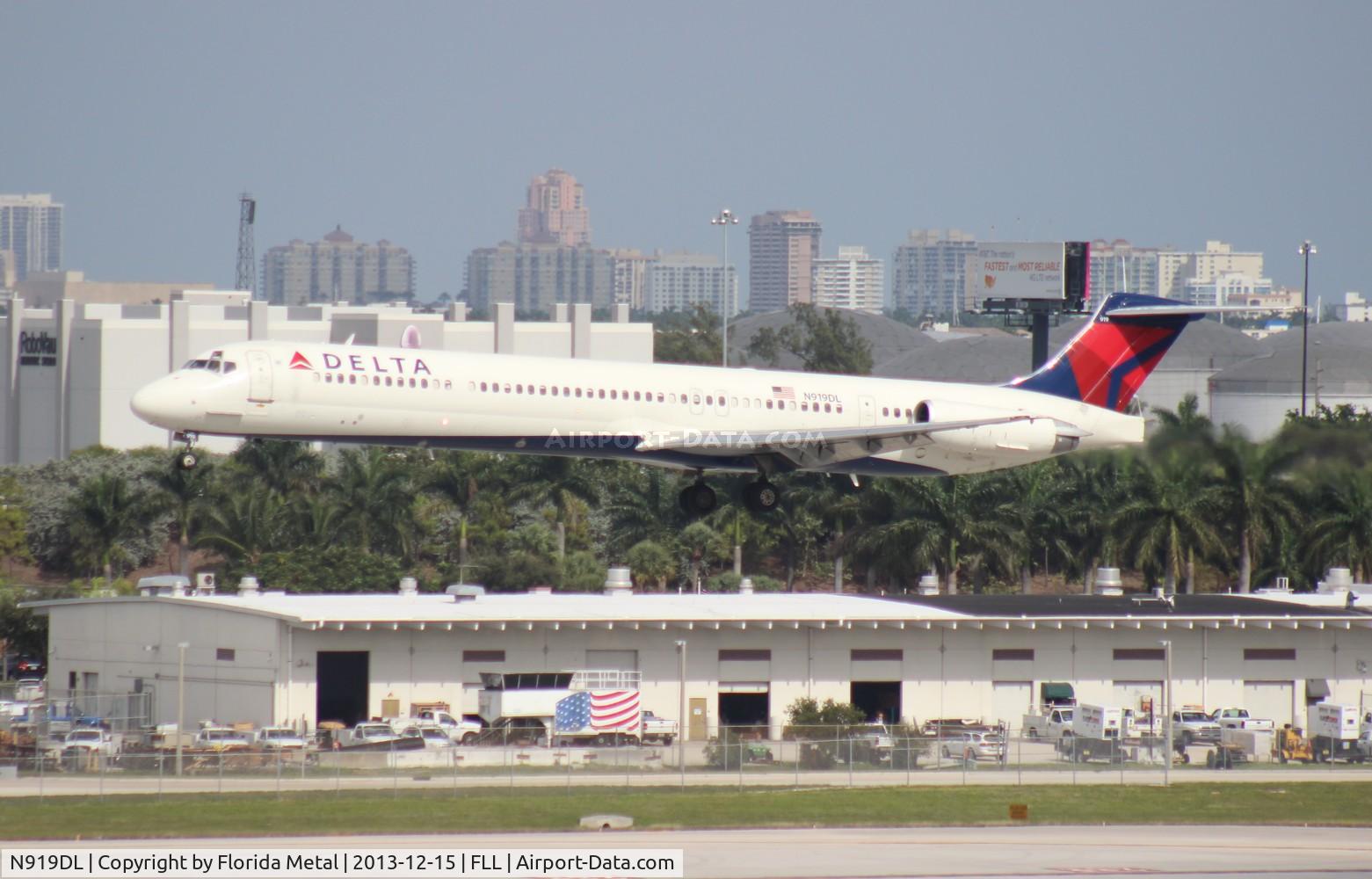 N919DL, 1988 McDonnell Douglas MD-88 C/N 49584, Delta MD-88
