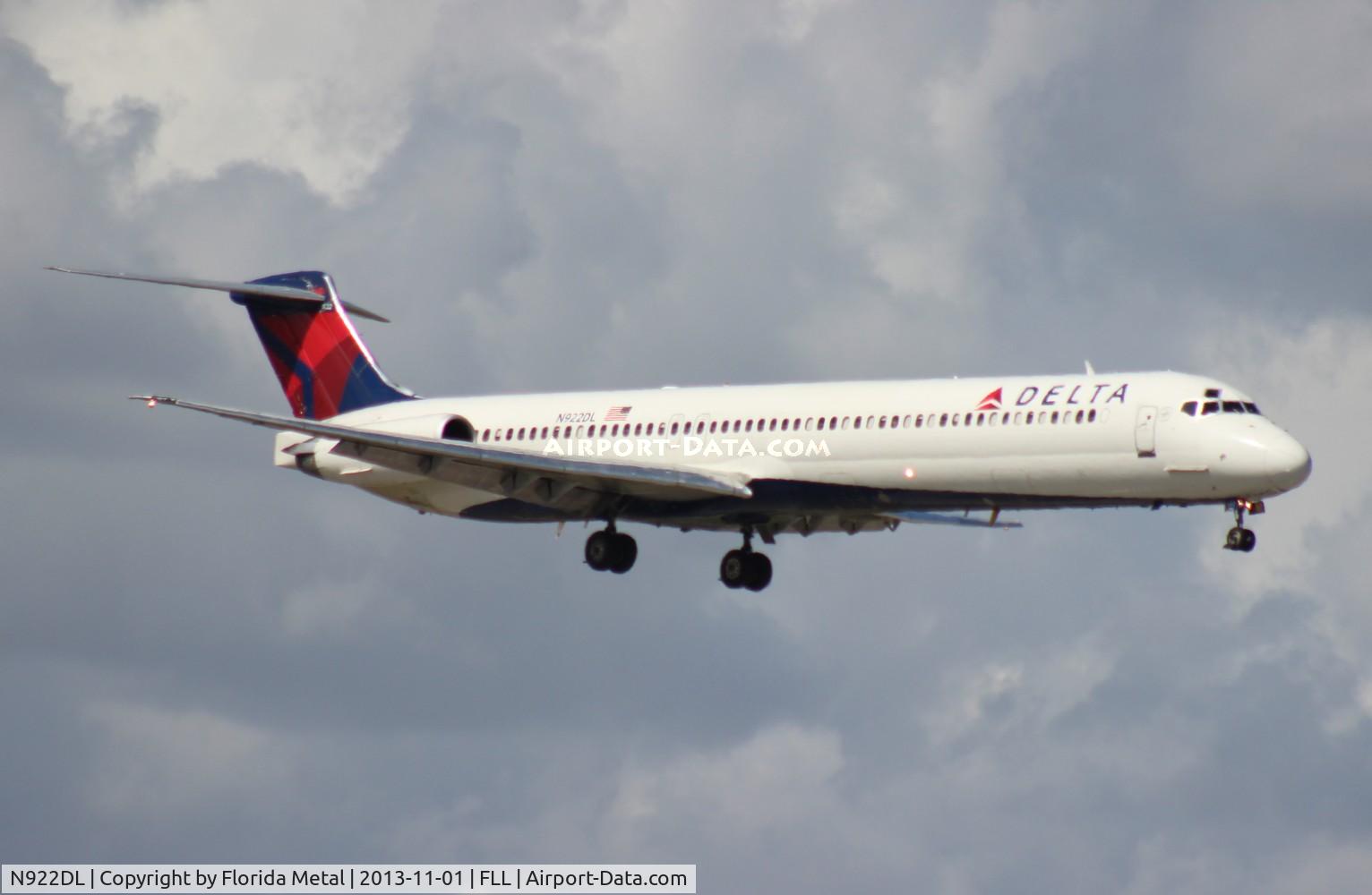 N922DL, 1988 McDonnell Douglas MD-88 C/N 49646, Delta MD-88