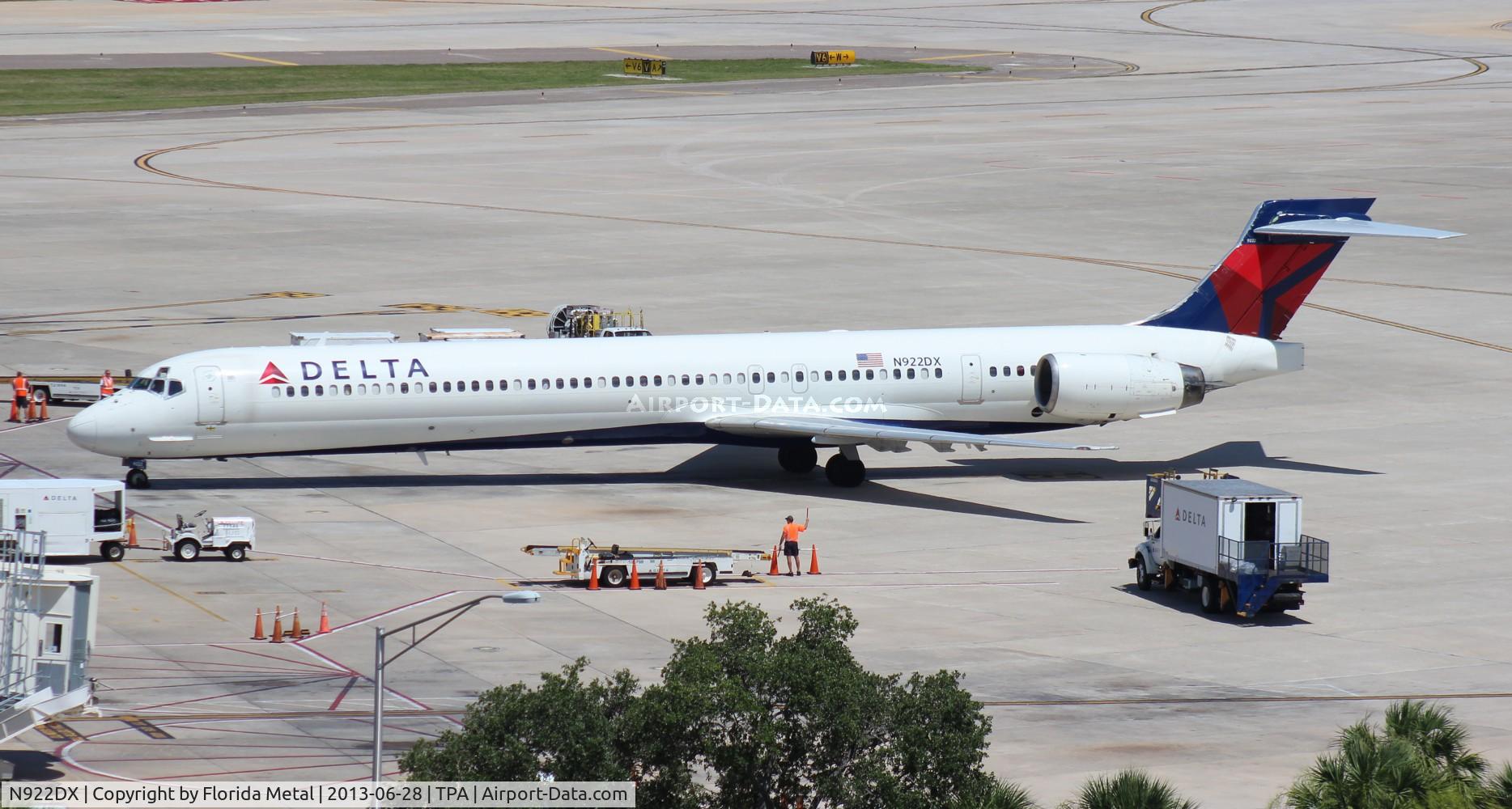 N922DX, 1997 McDonnell Douglas MD-90-30 C/N 53584, Delta MD-90