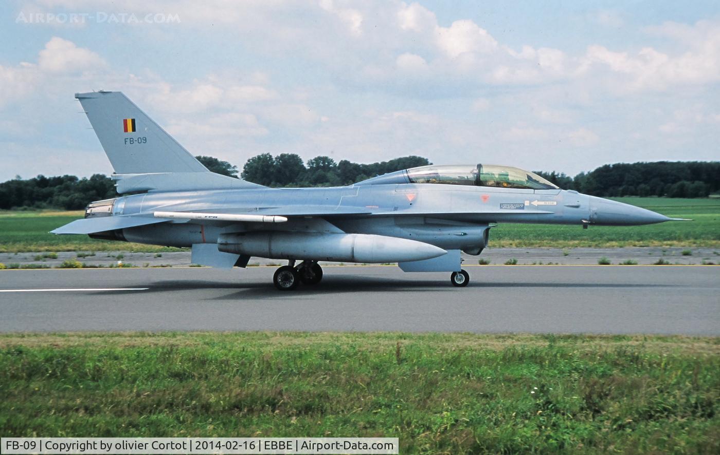 FB-09, 1980 SABCA F-16B Fighting Falcon C/N 6J-9, taxiing at Beauvechain during the trainer's meet