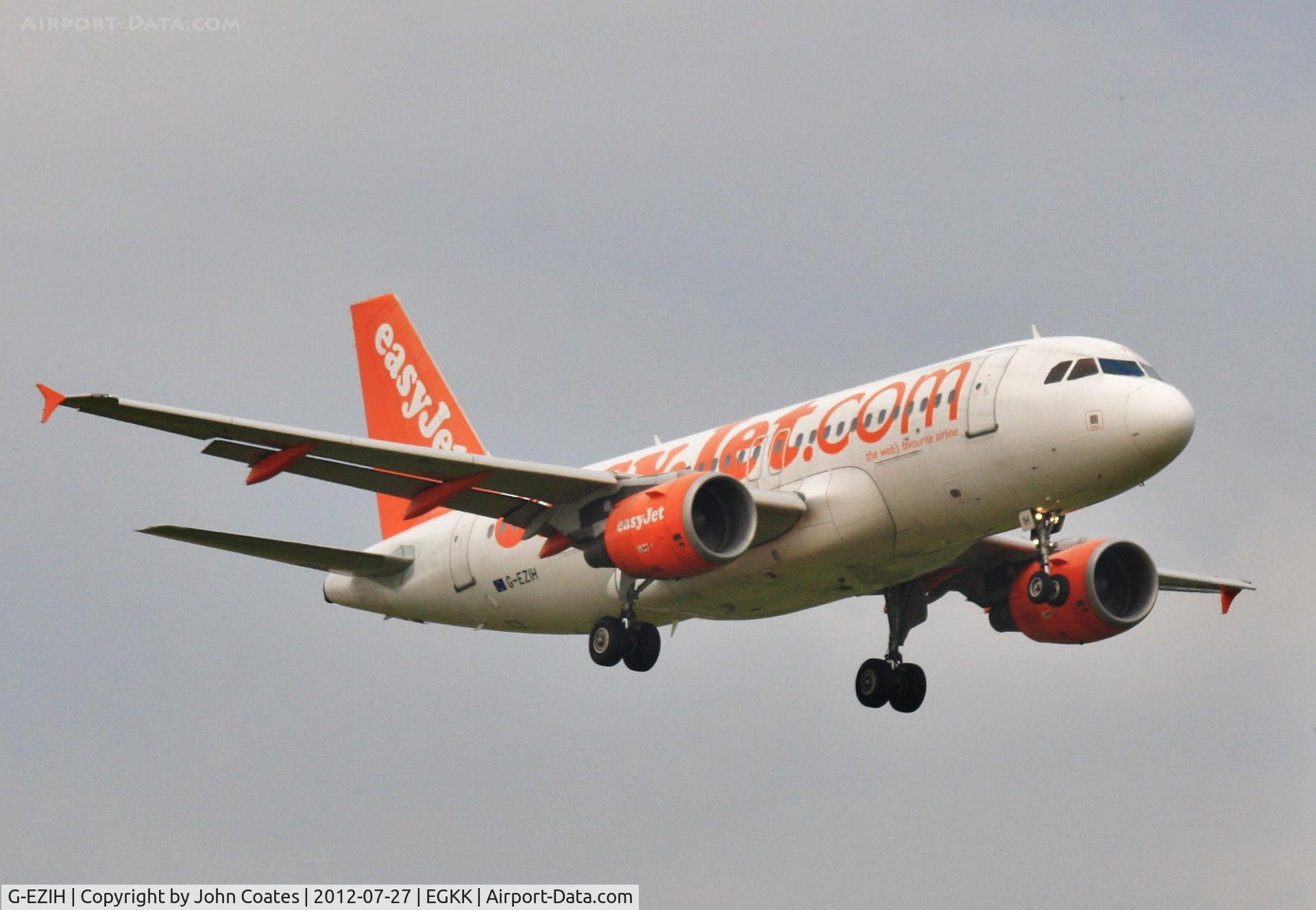 G-EZIH, 2005 Airbus A319-111 C/N 2463, approach 08