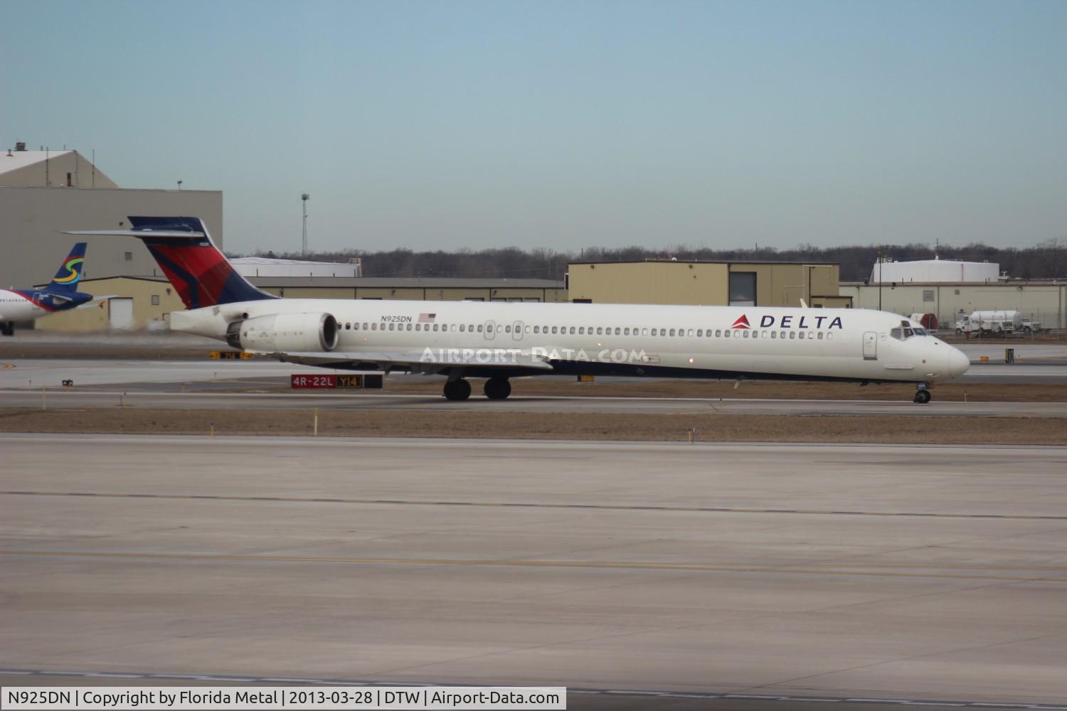N925DN, 1998 McDonnell Douglas MD-90-30 C/N 53587, Delta MD-90