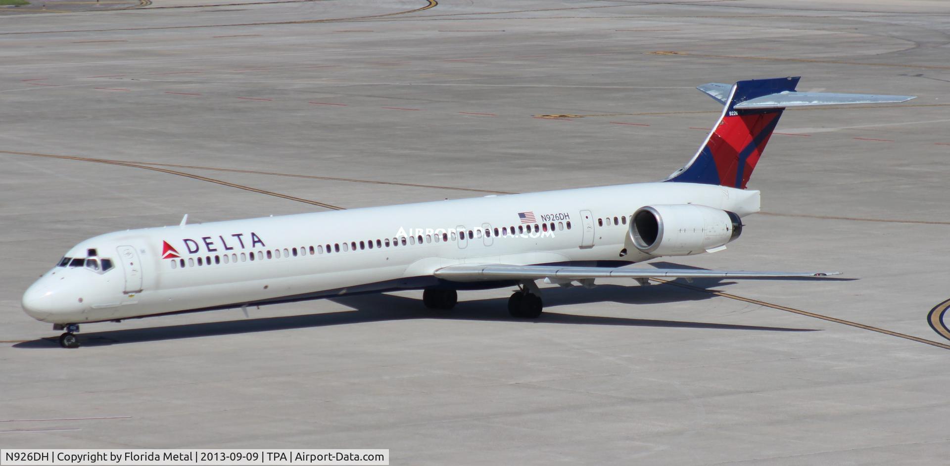 N926DH, 1998 McDonnell Douglas MD-90-30 C/N 53588, Delta MD-90