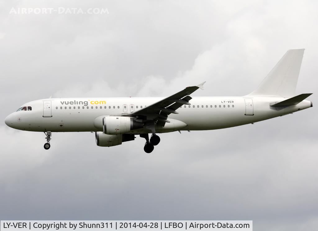 LY-VER, 1993 Airbus A320-212 C/N 409, Landing rwy 32L