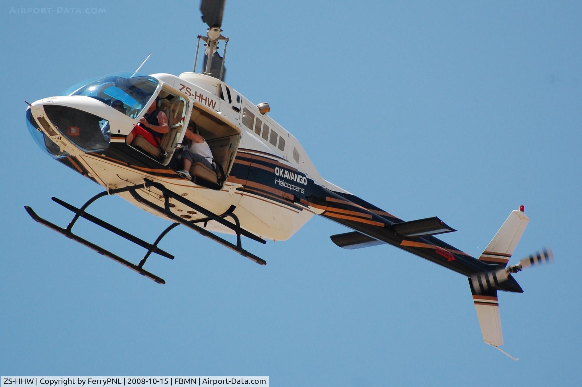 ZS-HHW, Bell 206B C/N 2551, Okavanga Helicopters Bell 206B-3 Jetranger during flightseeing over the Okavanga delta. Aircraft written-off in 2011 after a fatal crash.